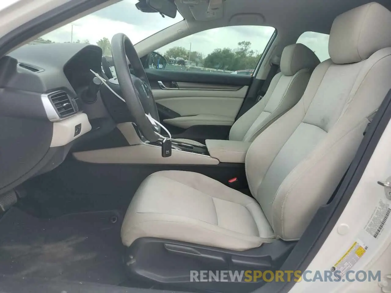 7 Photograph of a damaged car 1HGCV1F13KA150686 HONDA ACCORD 2019