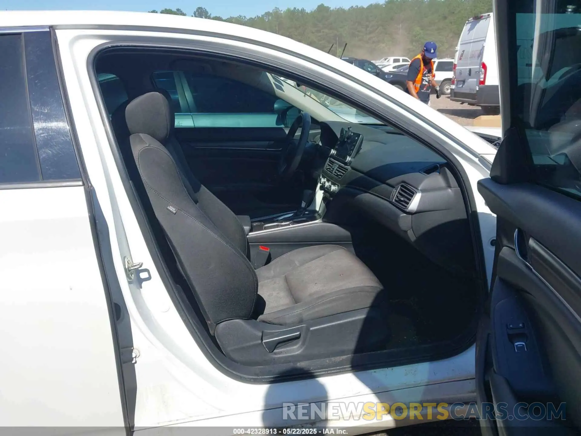 5 Photograph of a damaged car 1HGCV1F13KA167505 HONDA ACCORD 2019