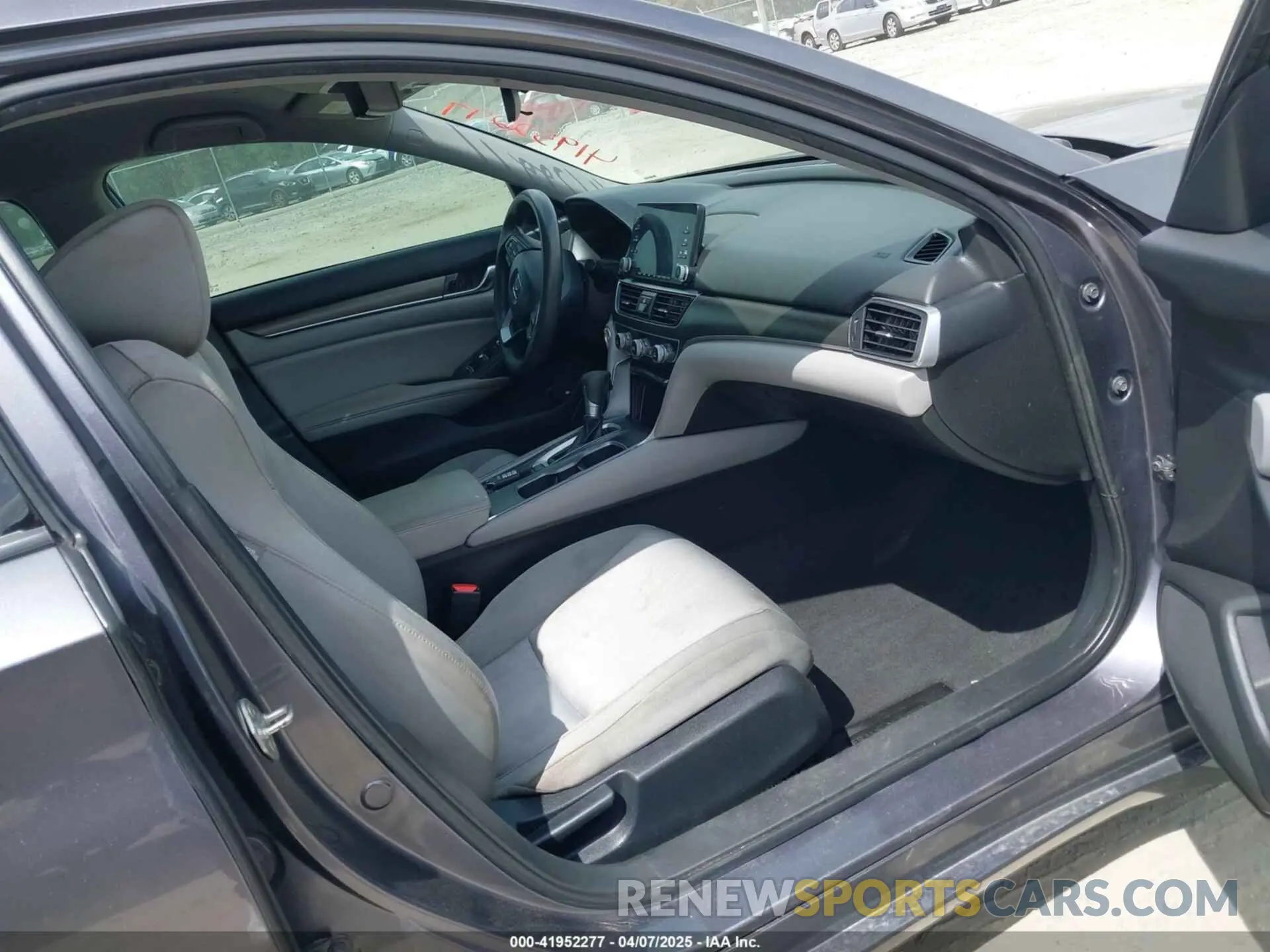 5 Фотография поврежденного автомобиля 1HGCV1F14KA123495 HONDA ACCORD 2019