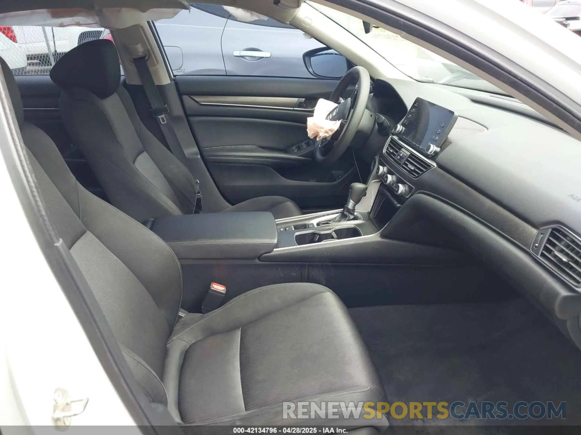 5 Photograph of a damaged car 1HGCV1F14KA157761 HONDA ACCORD 2019