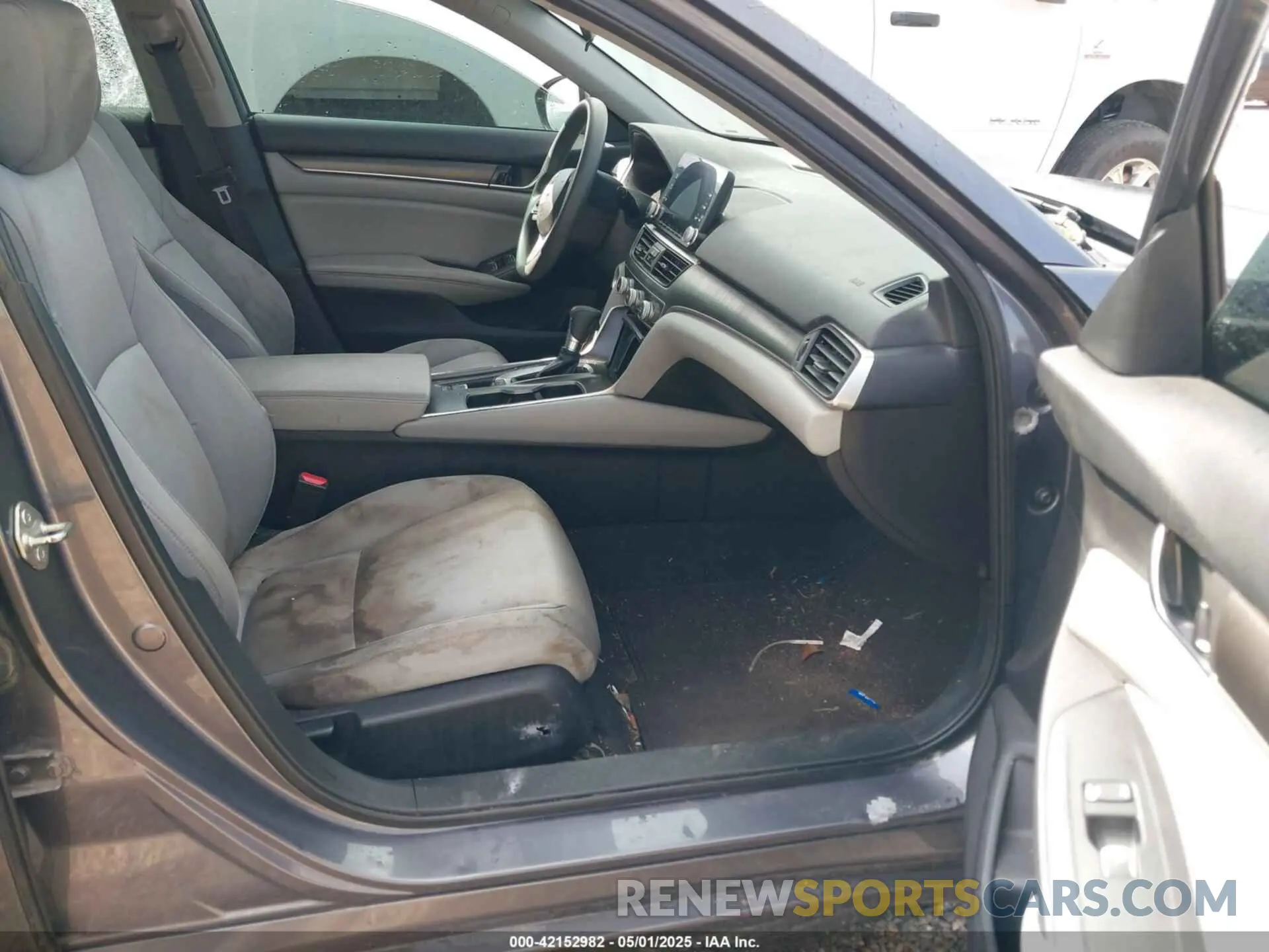 5 Photograph of a damaged car 1HGCV1F14KA163298 HONDA ACCORD 2019