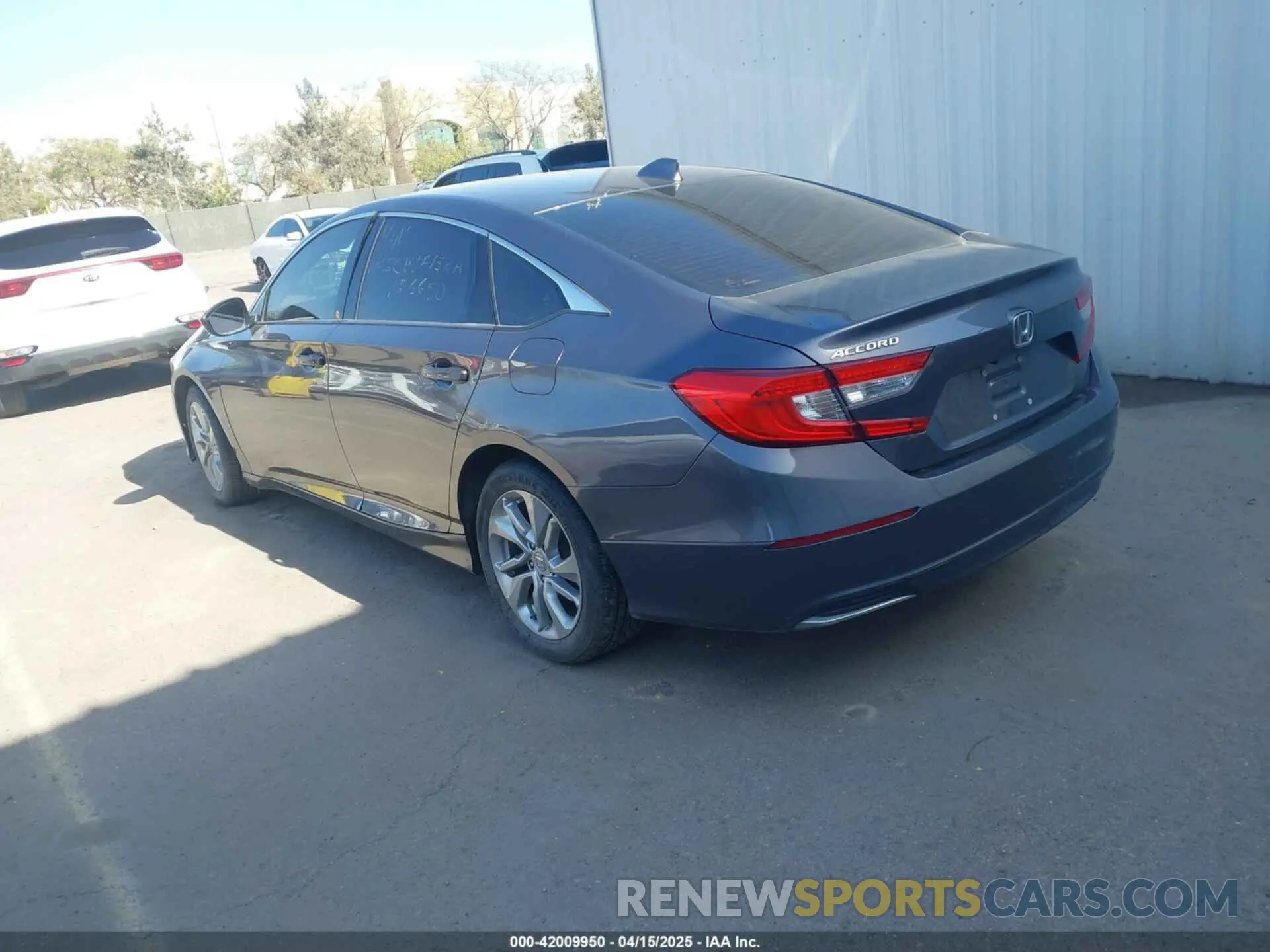 3 Фотография поврежденного автомобиля 1HGCV1F15KA126650 HONDA ACCORD 2019