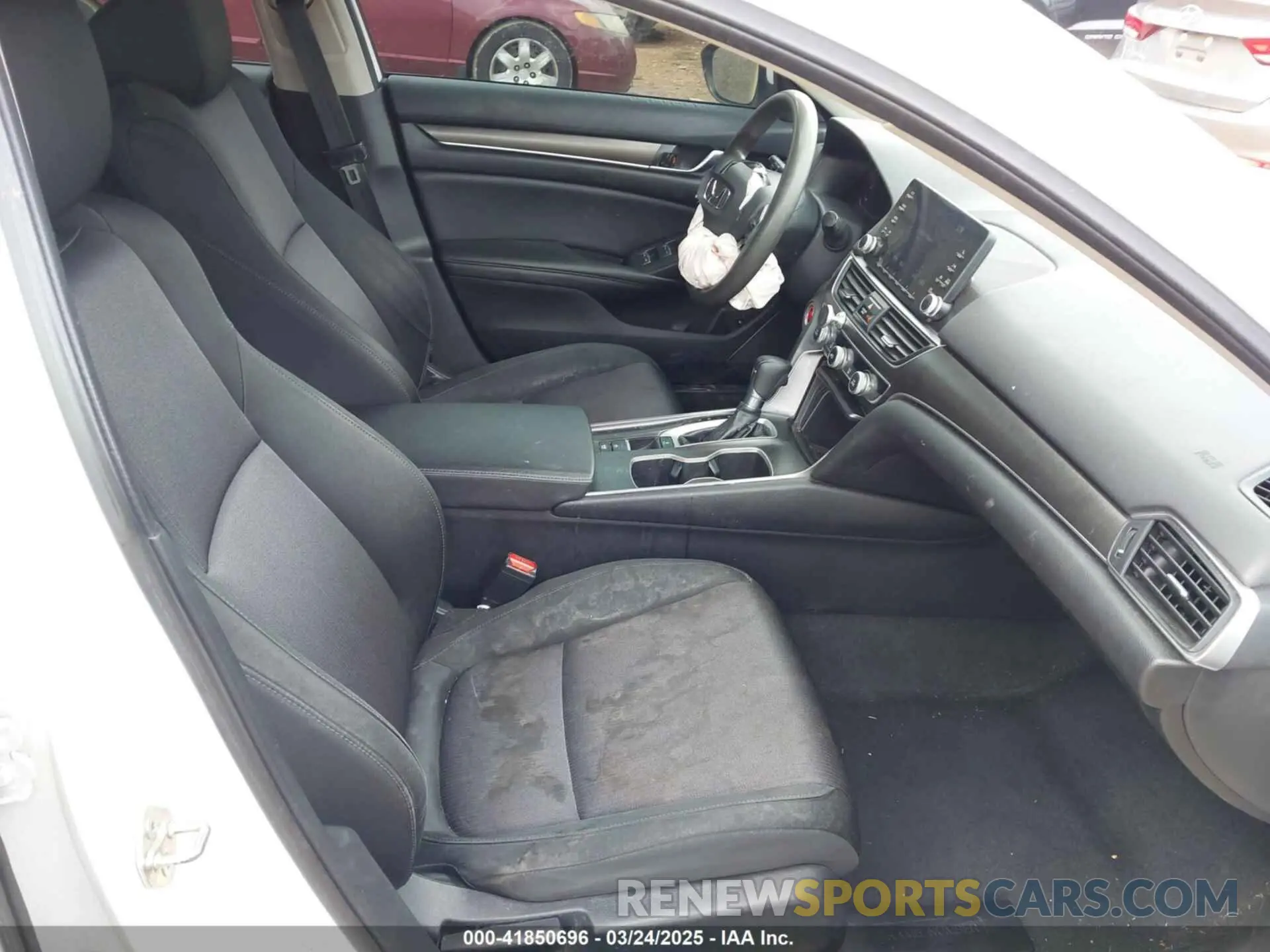 5 Фотография поврежденного автомобиля 1HGCV1F16KA067625 HONDA ACCORD 2019