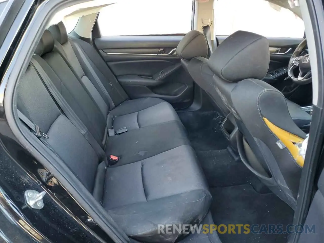10 Photograph of a damaged car 1HGCV1F16KA137639 HONDA ACCORD 2019
