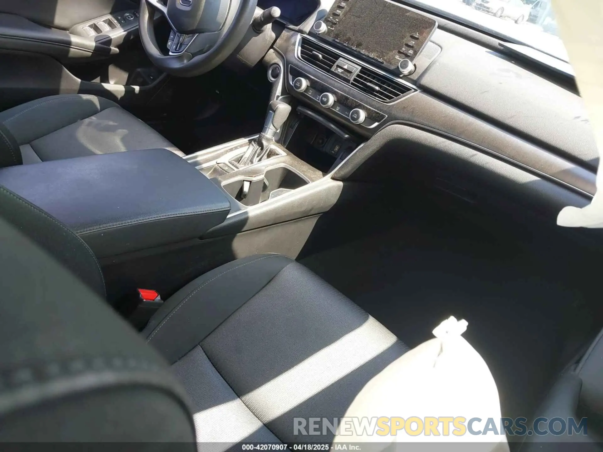 5 Photograph of a damaged car 1HGCV1F16KA151136 HONDA ACCORD 2019