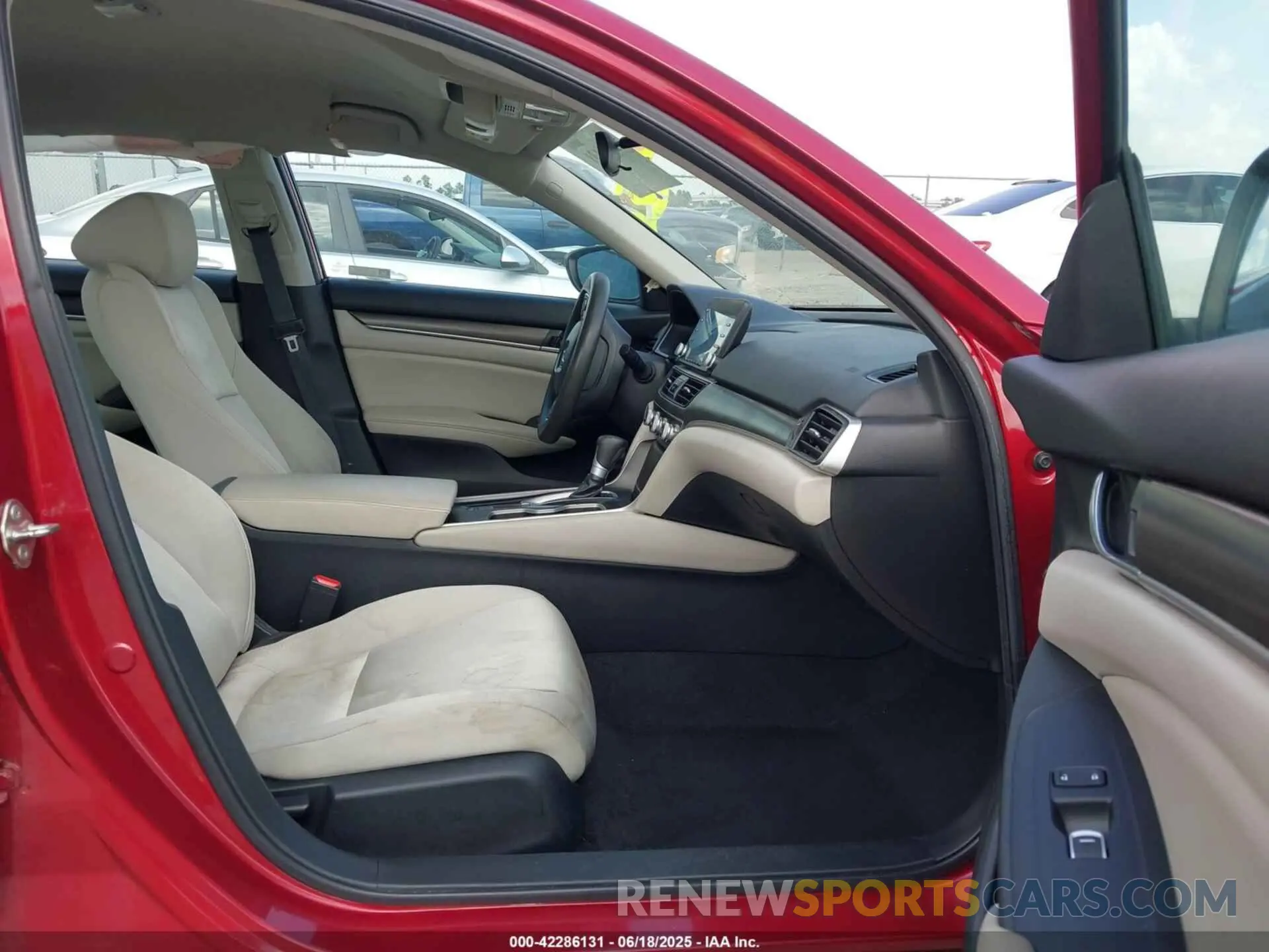 5 Photograph of a damaged car 1HGCV1F17KA038022 HONDA ACCORD 2019