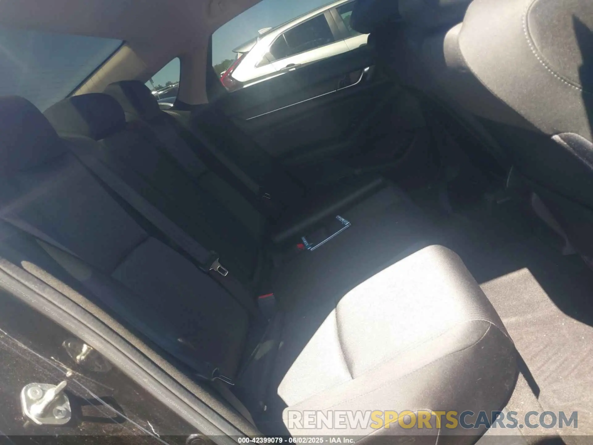 8 Photograph of a damaged car 1HGCV1F17KA128349 HONDA ACCORD 2019