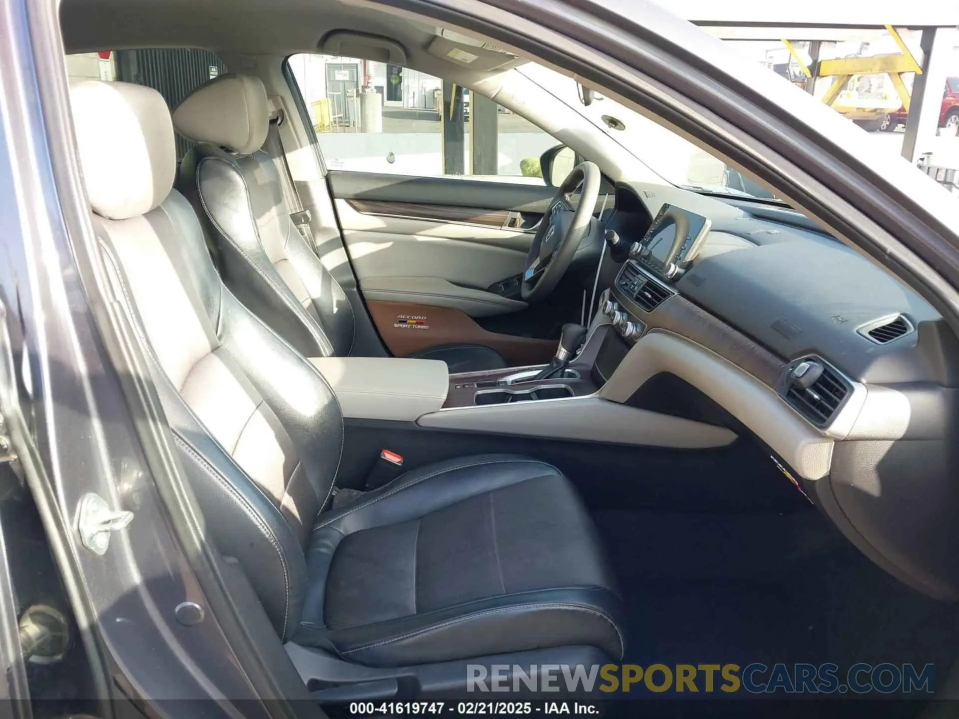 5 Photograph of a damaged car 1HGCV1F17KA149542 HONDA ACCORD 2019