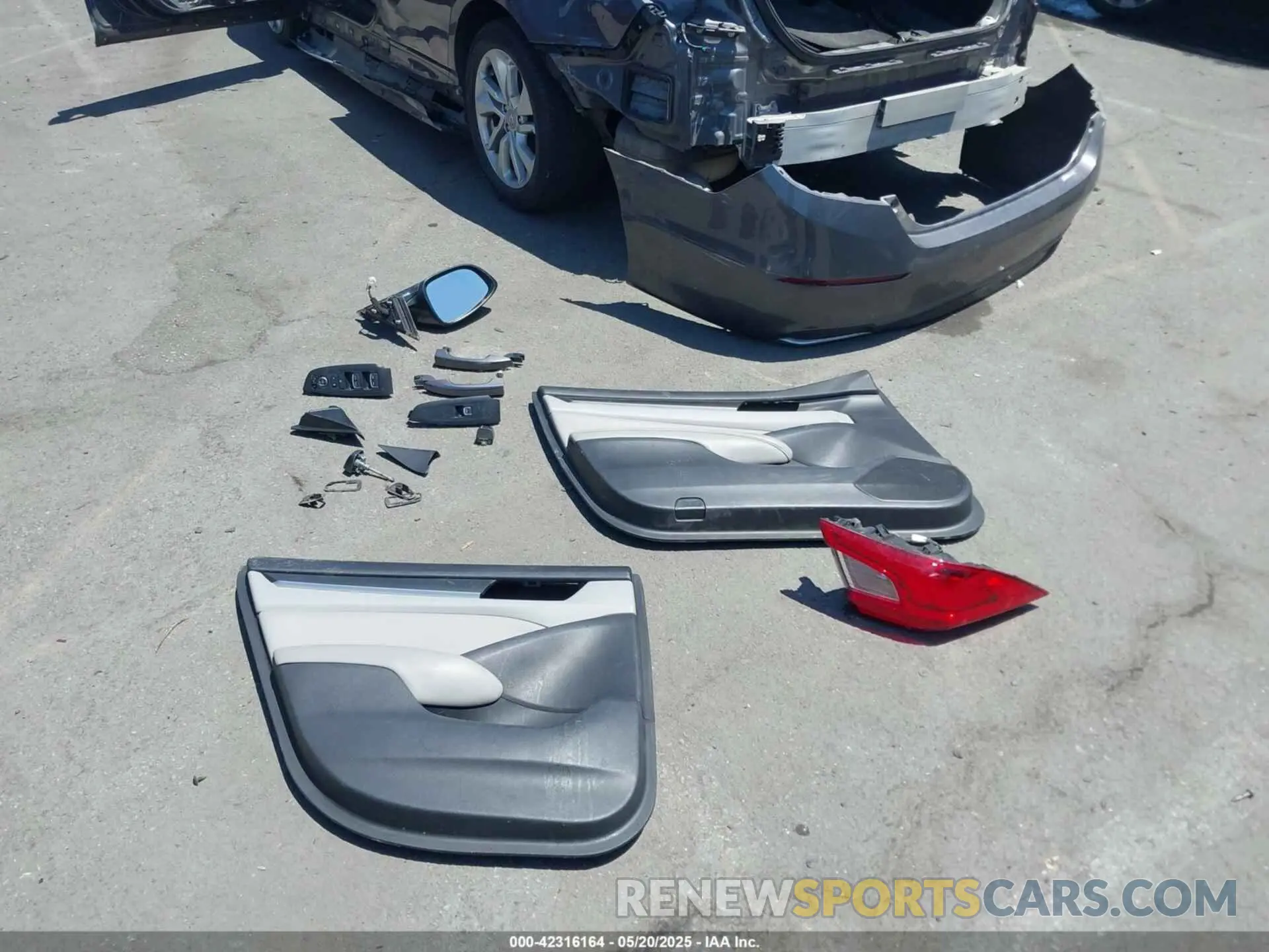12 Photograph of a damaged car 1HGCV1F18KA076925 HONDA ACCORD 2019