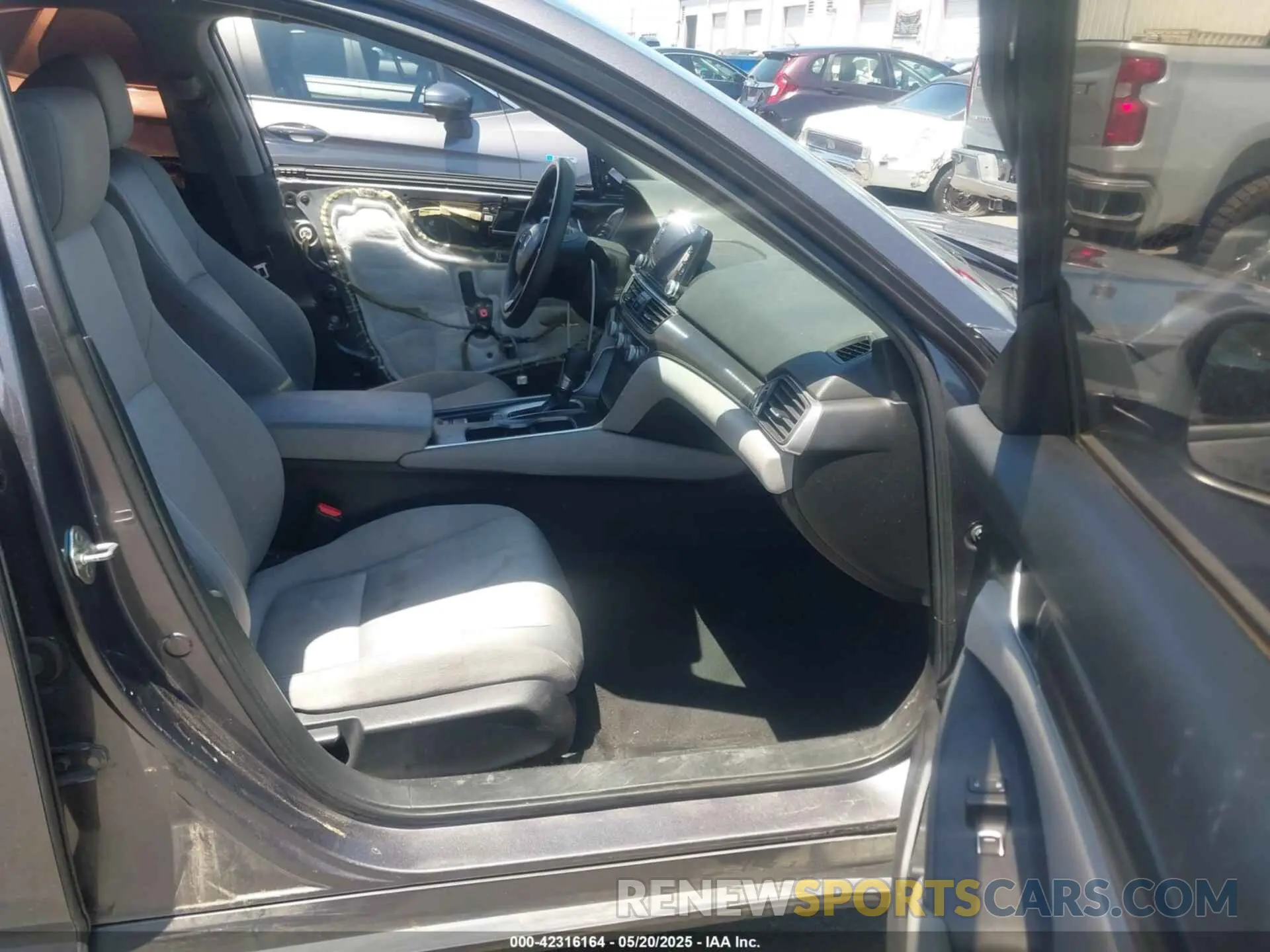 5 Photograph of a damaged car 1HGCV1F18KA076925 HONDA ACCORD 2019