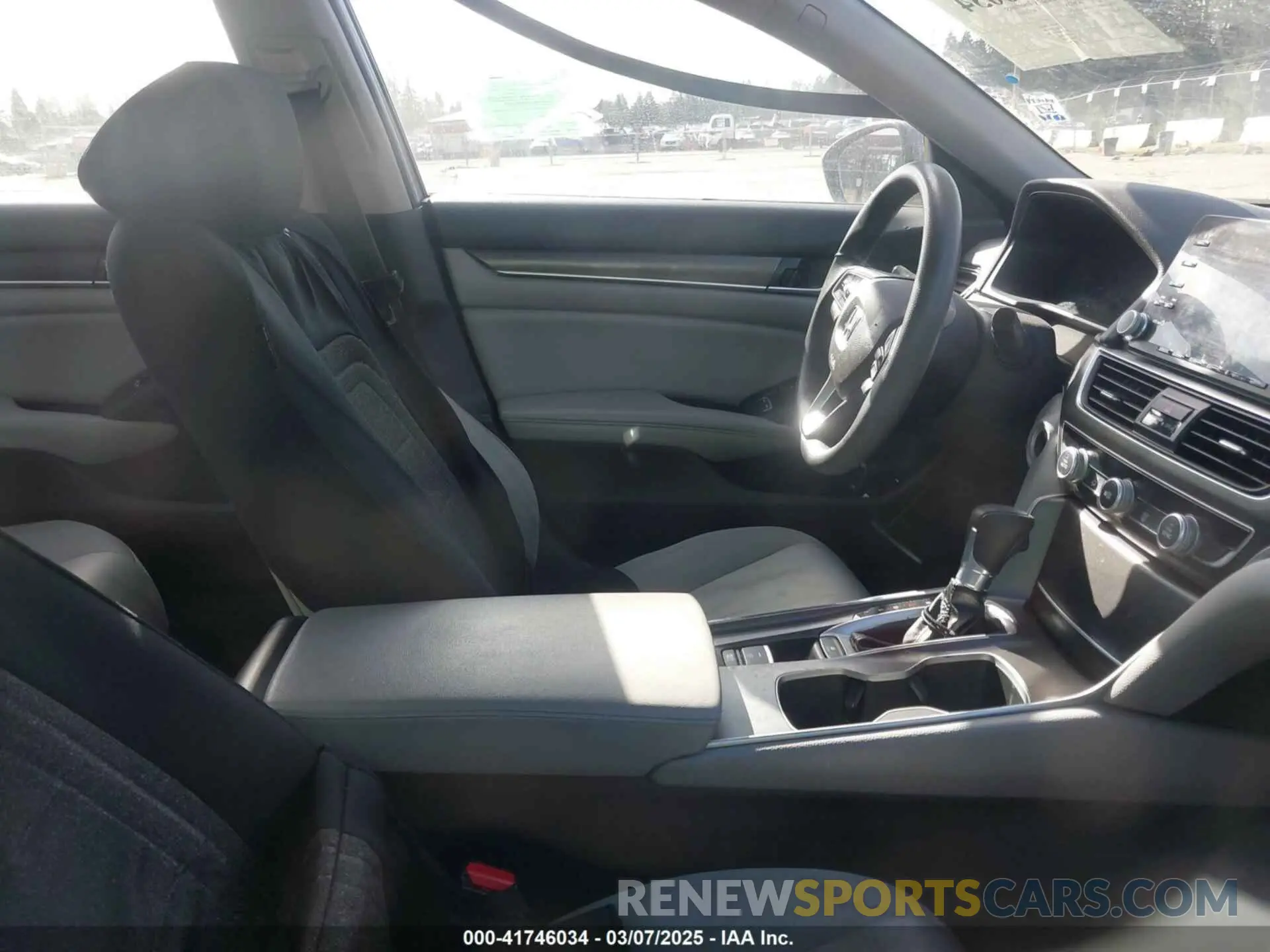 5 Photograph of a damaged car 1HGCV1F18KA108224 HONDA ACCORD 2019