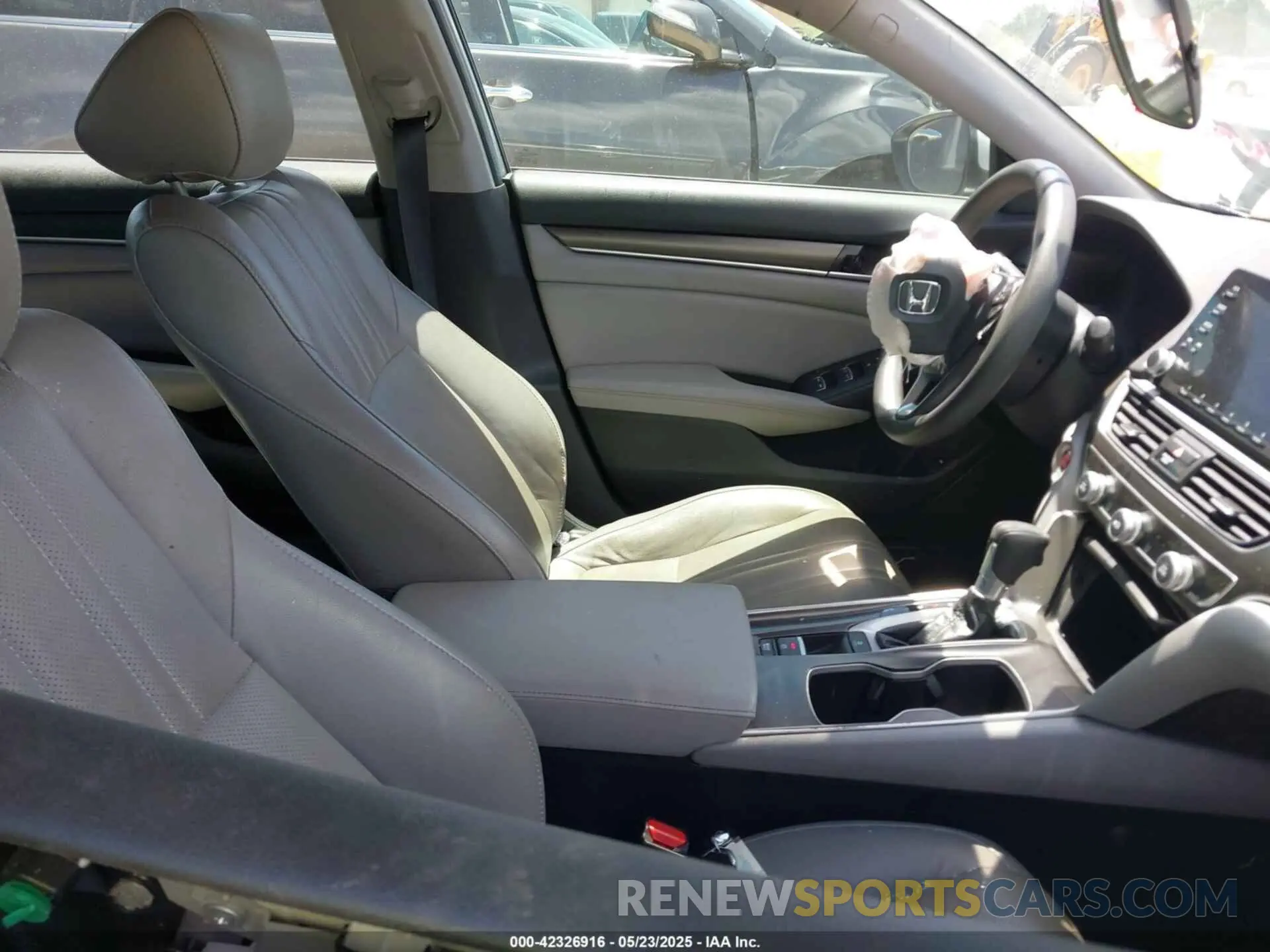 5 Photograph of a damaged car 1HGCV1F19KA008262 HONDA ACCORD 2019