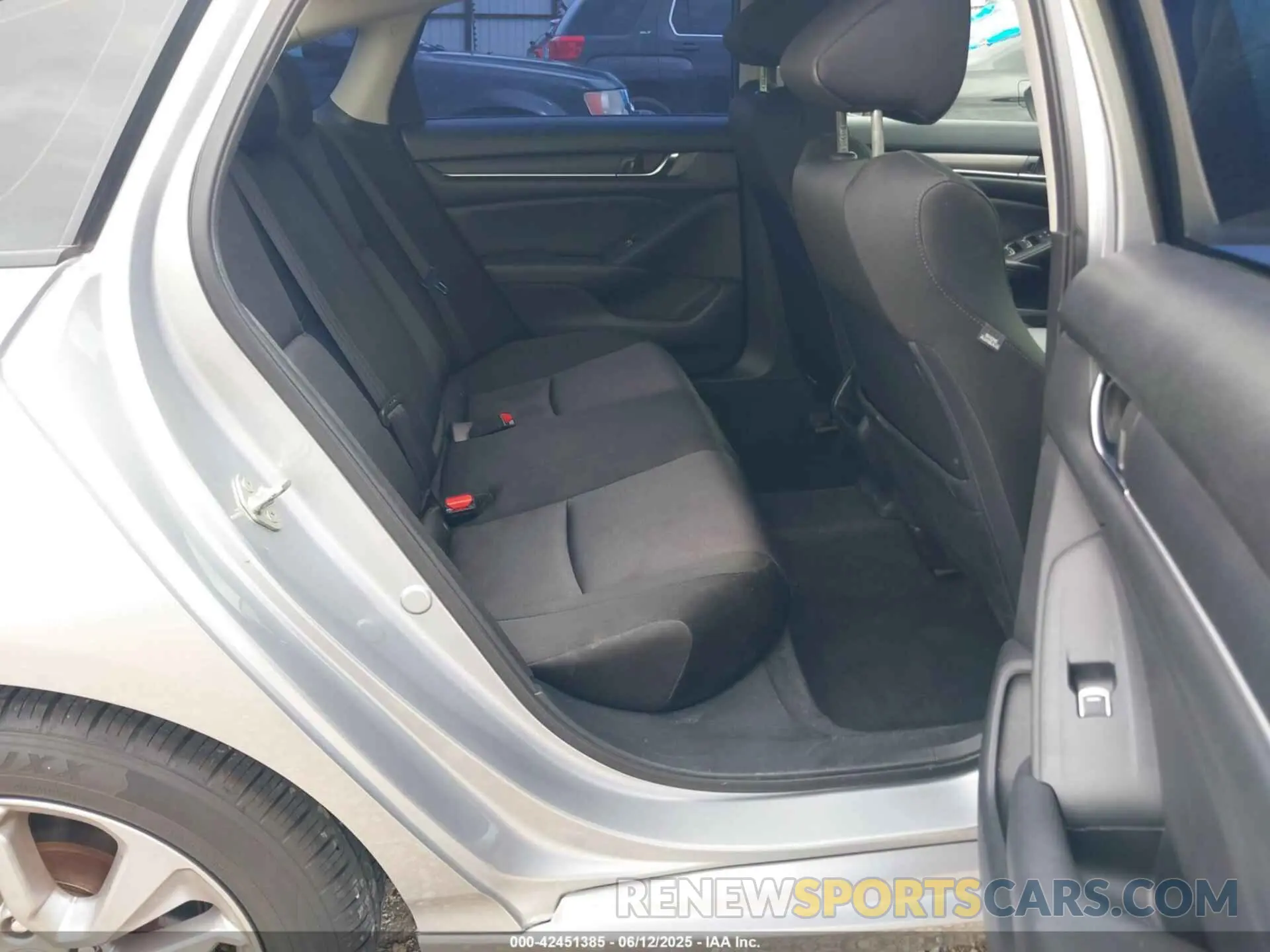 8 Photograph of a damaged car 1HGCV1F19KA088761 HONDA ACCORD 2019