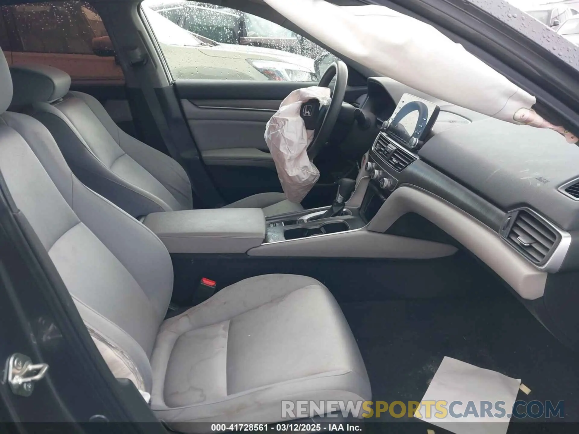 5 Photograph of a damaged car 1HGCV1F1XKA019657 HONDA ACCORD 2019