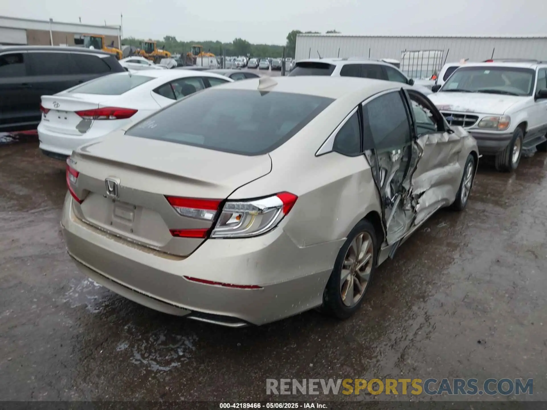 4 Фотография поврежденного автомобиля 1HGCV1F1XKA082614 HONDA ACCORD 2019