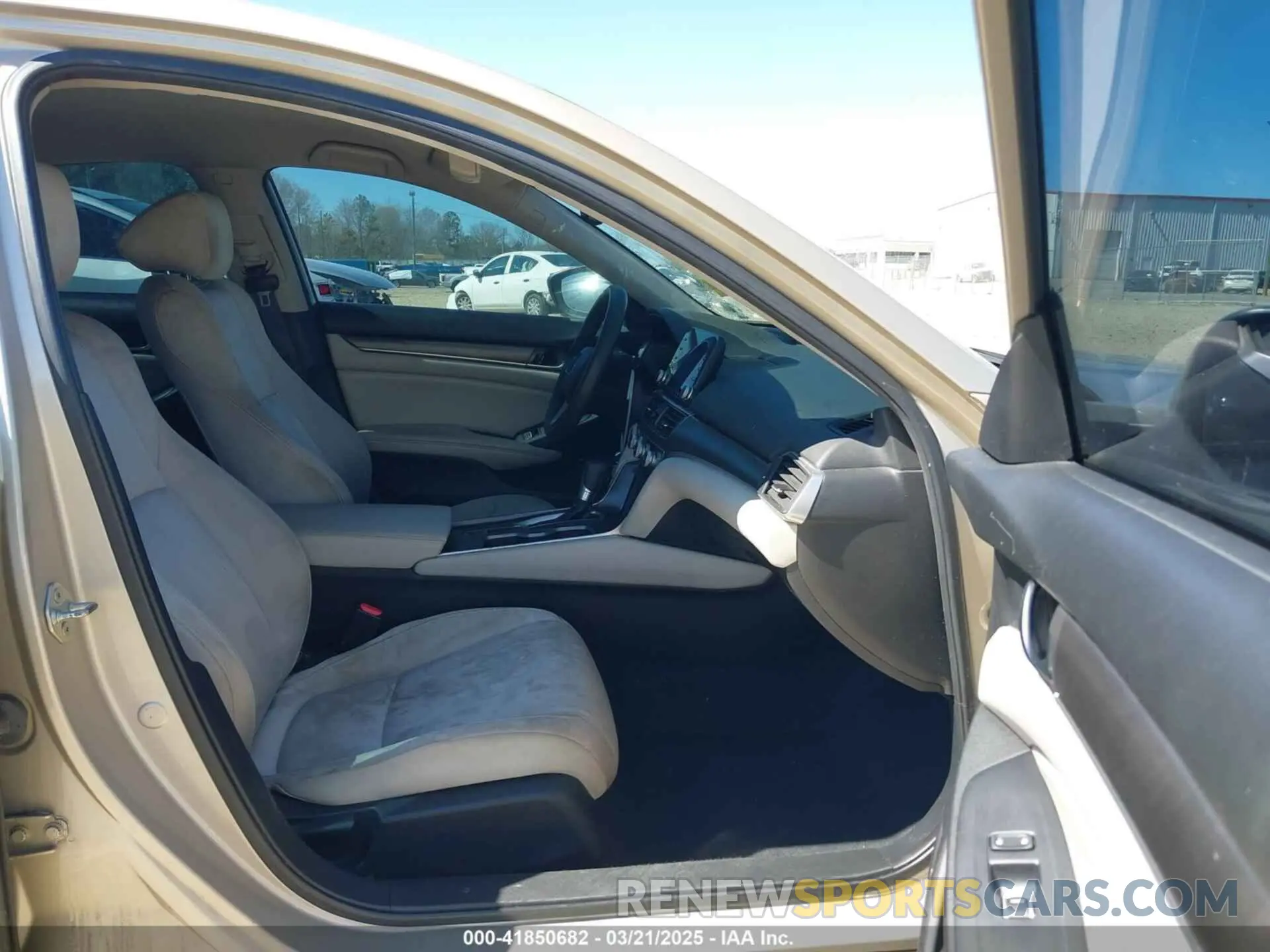 5 Photograph of a damaged car 1HGCV1F1XKA093581 HONDA ACCORD 2019