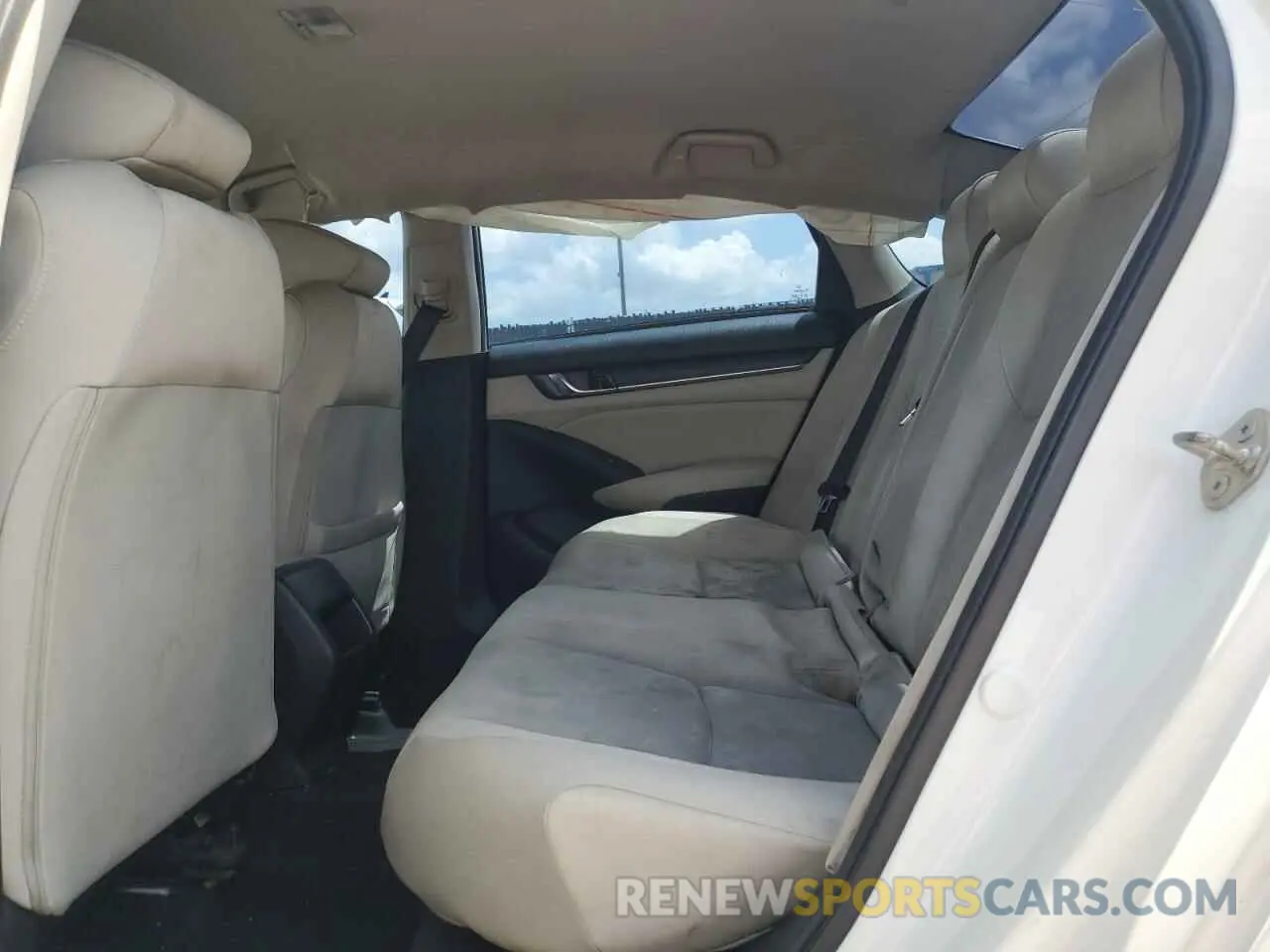 10 Photograph of a damaged car 1HGCV1F1XKA112274 HONDA ACCORD 2019