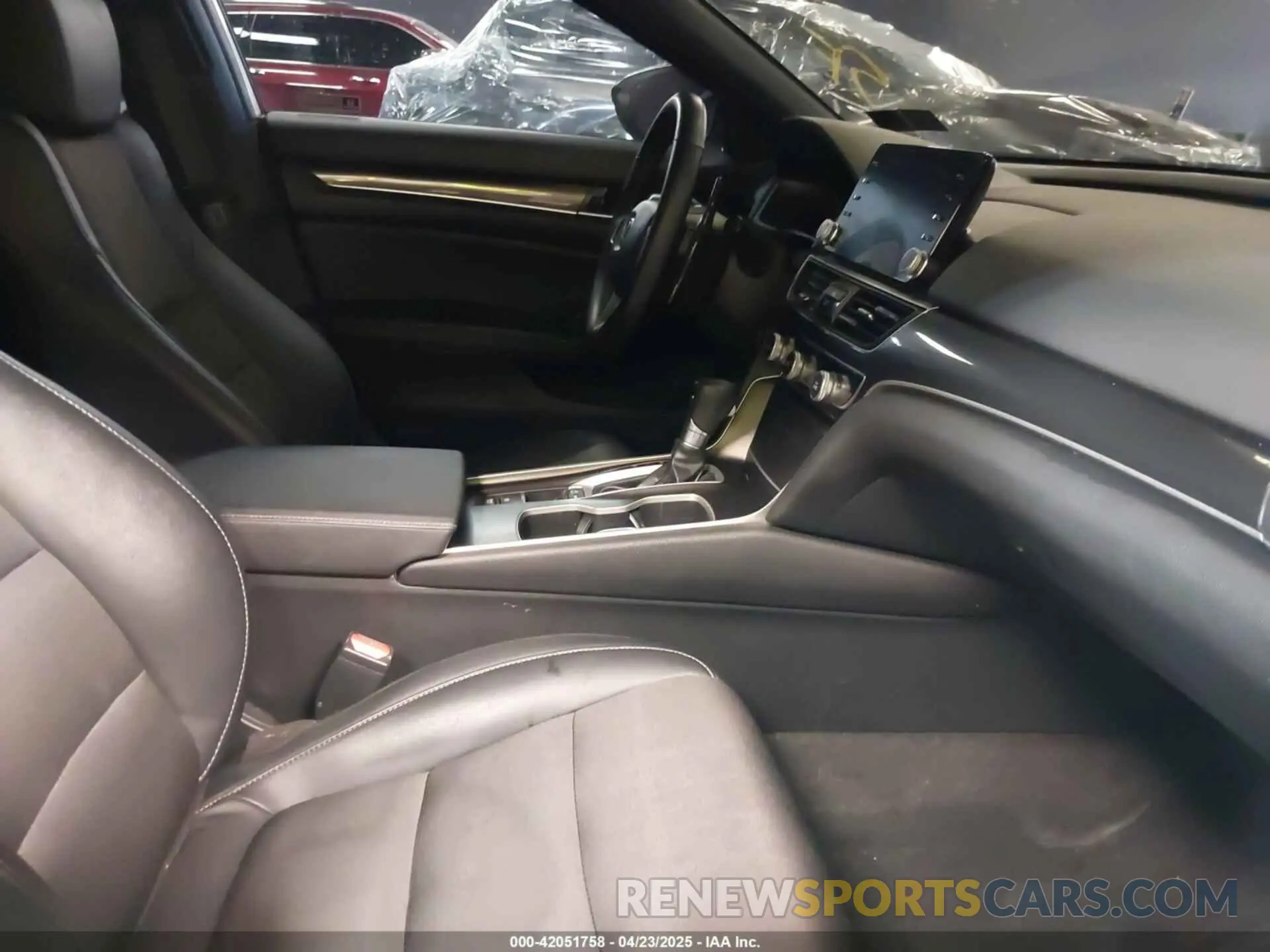 5 Фотография поврежденного автомобиля 1HGCV1F30KA016123 HONDA ACCORD 2019