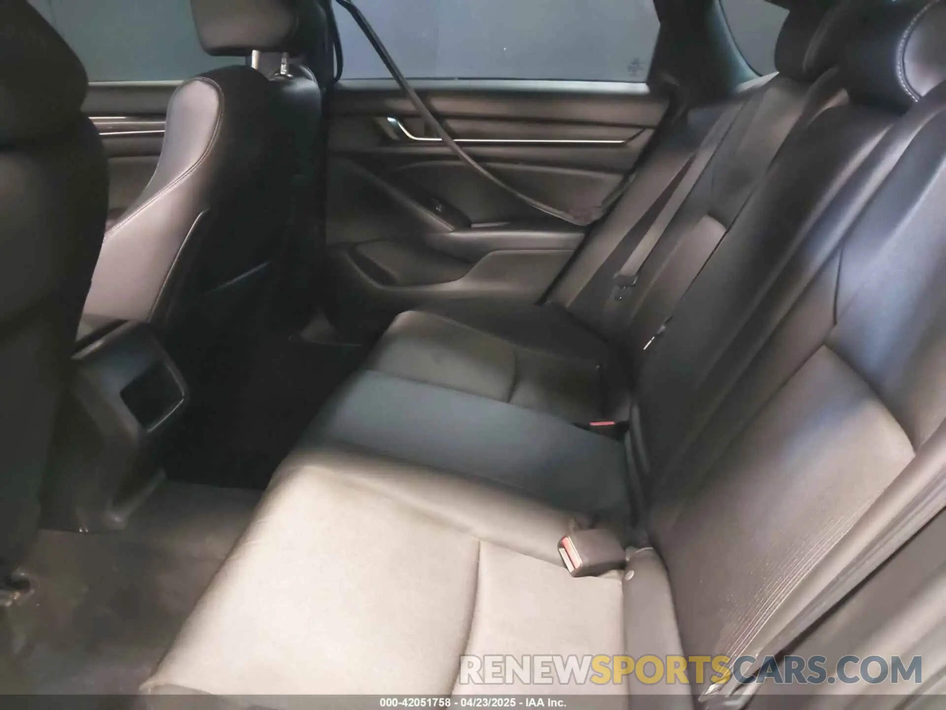 8 Фотография поврежденного автомобиля 1HGCV1F30KA016123 HONDA ACCORD 2019
