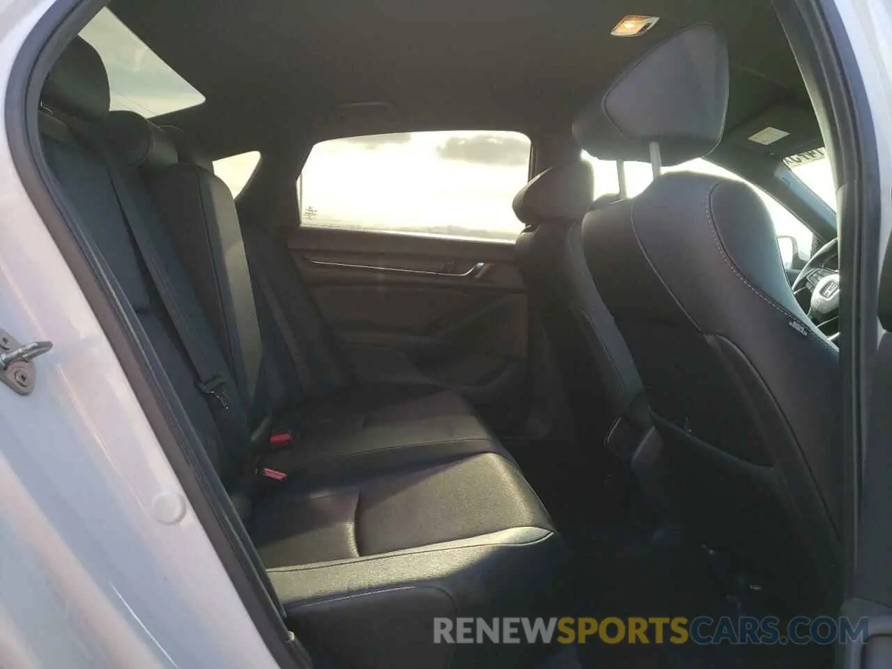 10 Фотография поврежденного автомобиля 1HGCV1F30KA134074 HONDA ACCORD 2019