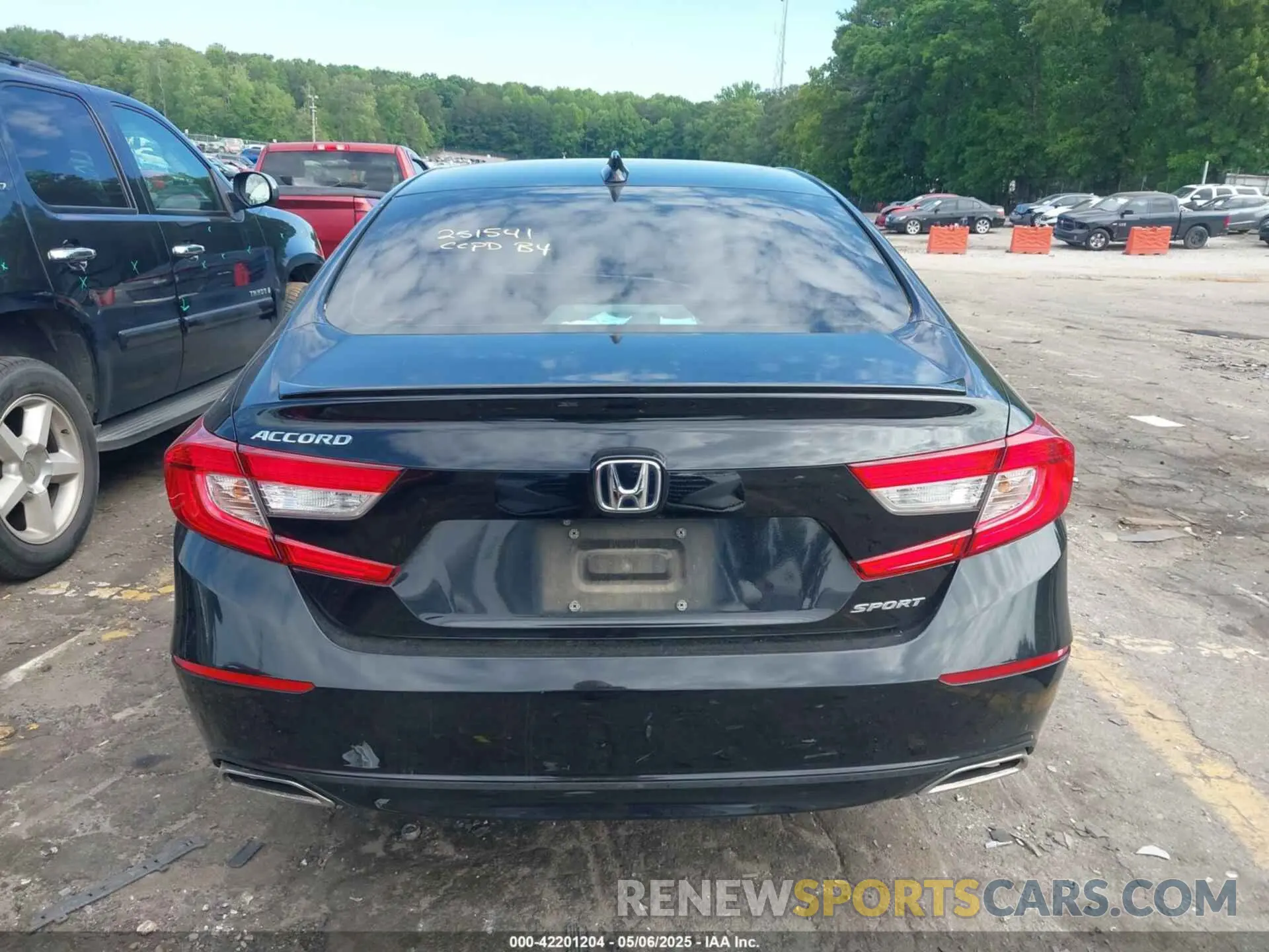15 Photograph of a damaged car 1HGCV1F30KA177426 HONDA ACCORD 2019