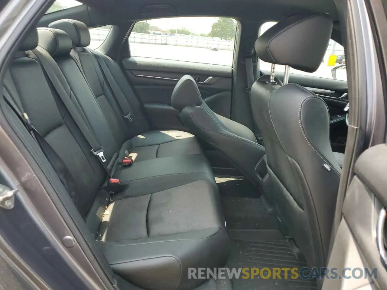 10 Photograph of a damaged car 1HGCV1F31KA013537 HONDA ACCORD 2019
