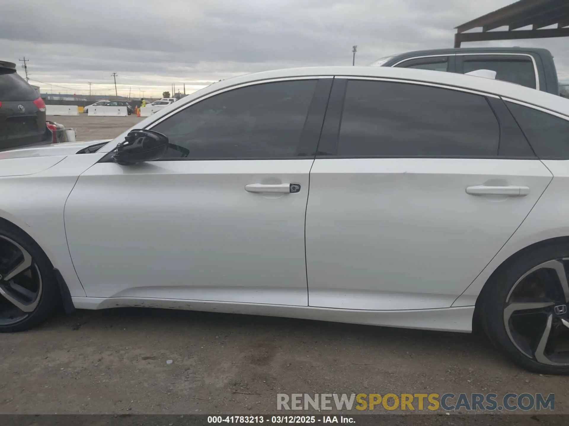 13 Photograph of a damaged car 1HGCV1F31KA032511 HONDA ACCORD 2019