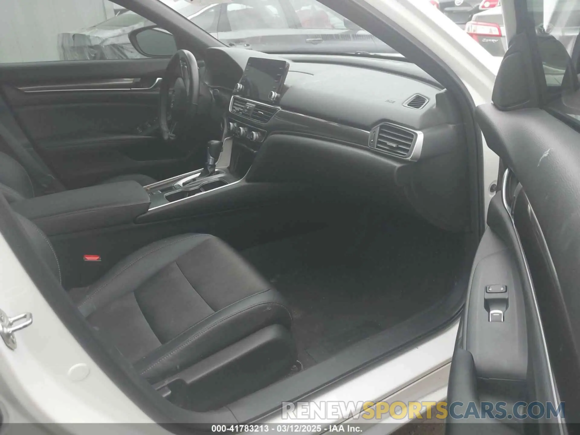 5 Photograph of a damaged car 1HGCV1F31KA032511 HONDA ACCORD 2019