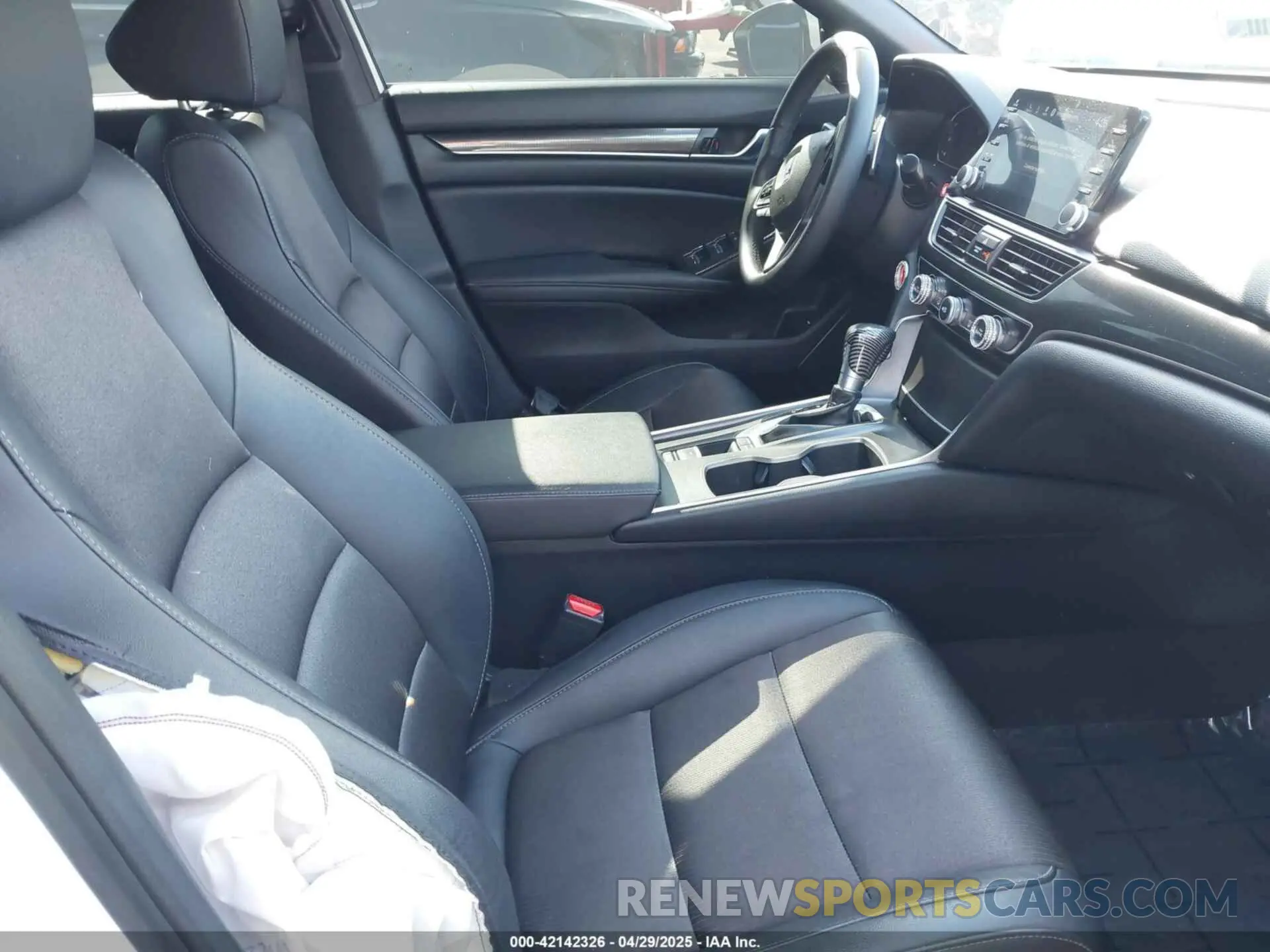 5 Photograph of a damaged car 1HGCV1F31KA055285 HONDA ACCORD 2019