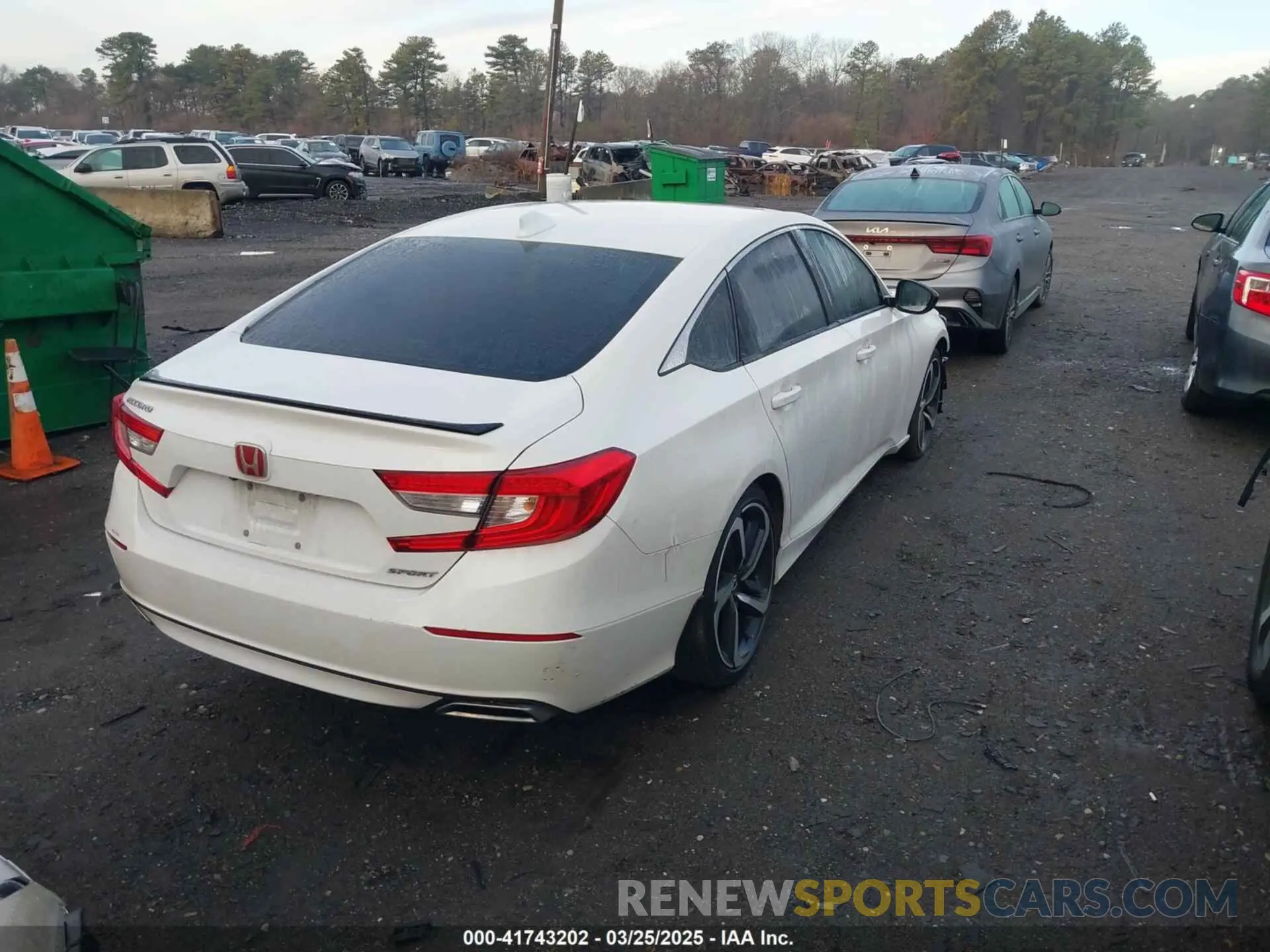 4 Фотография поврежденного автомобиля 1HGCV1F32KA016804 HONDA ACCORD 2019