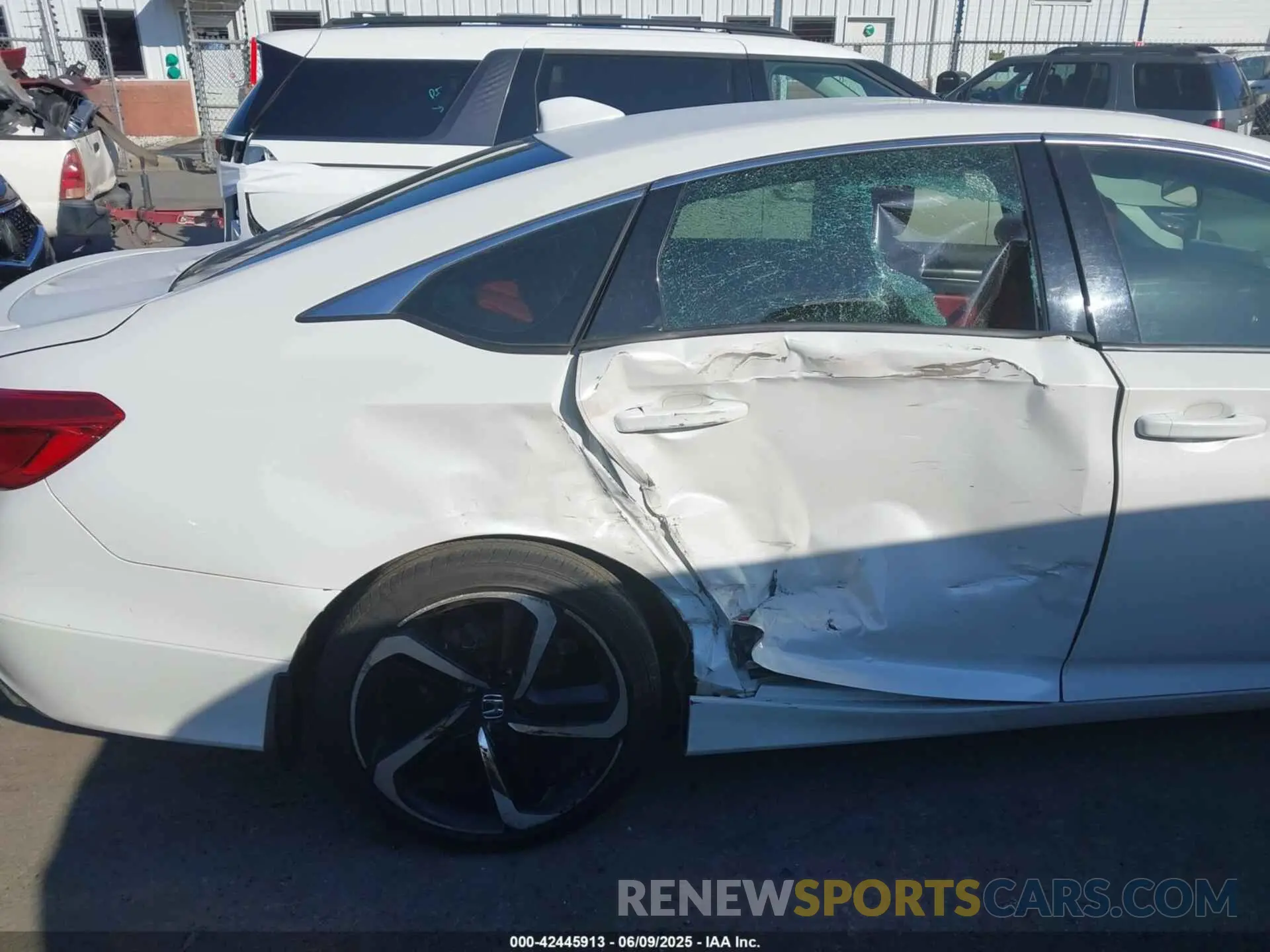 6 Фотография поврежденного автомобиля 1HGCV1F32KA019220 HONDA ACCORD 2019