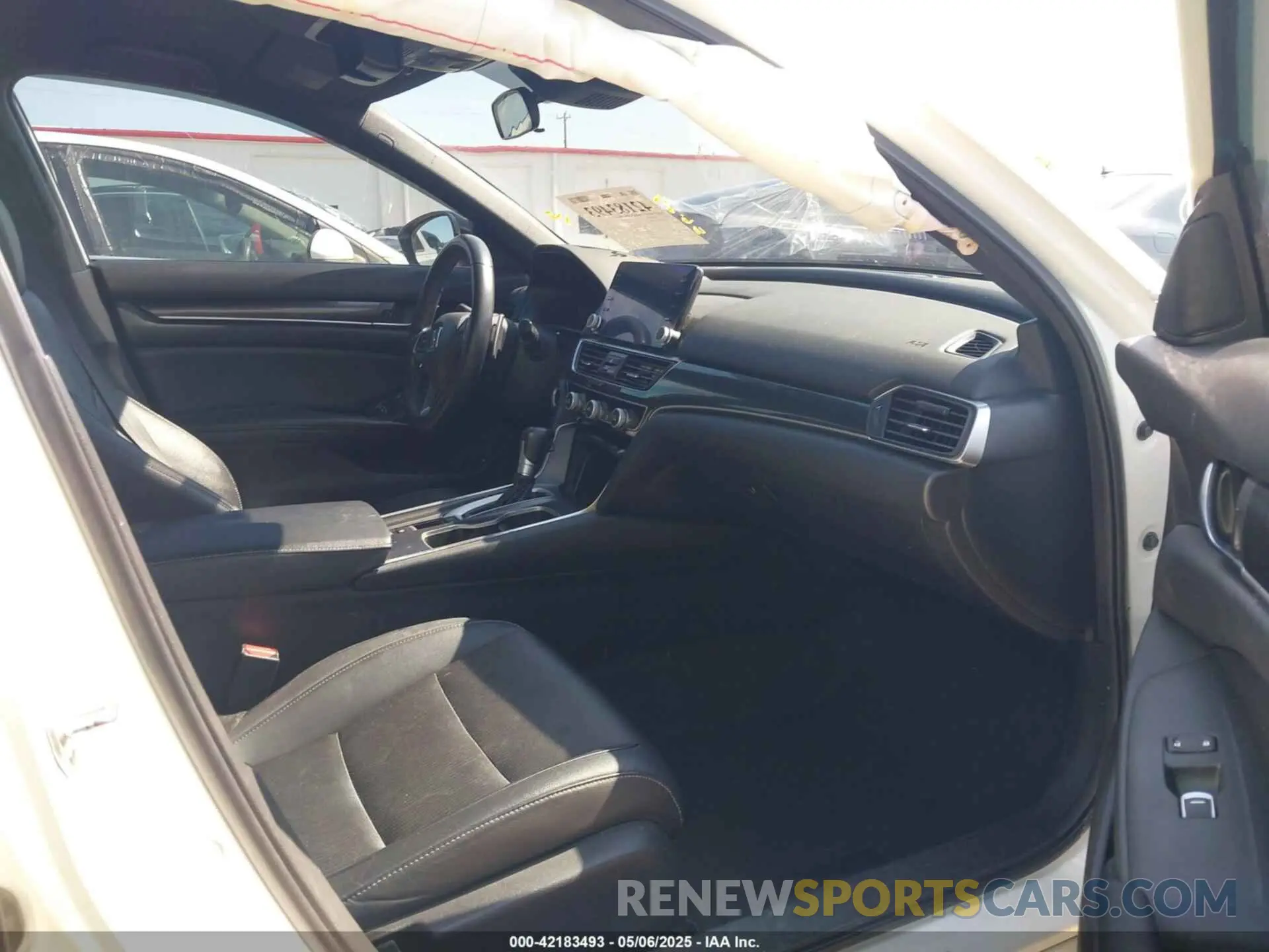 5 Photograph of a damaged car 1HGCV1F32KA031268 HONDA ACCORD 2019