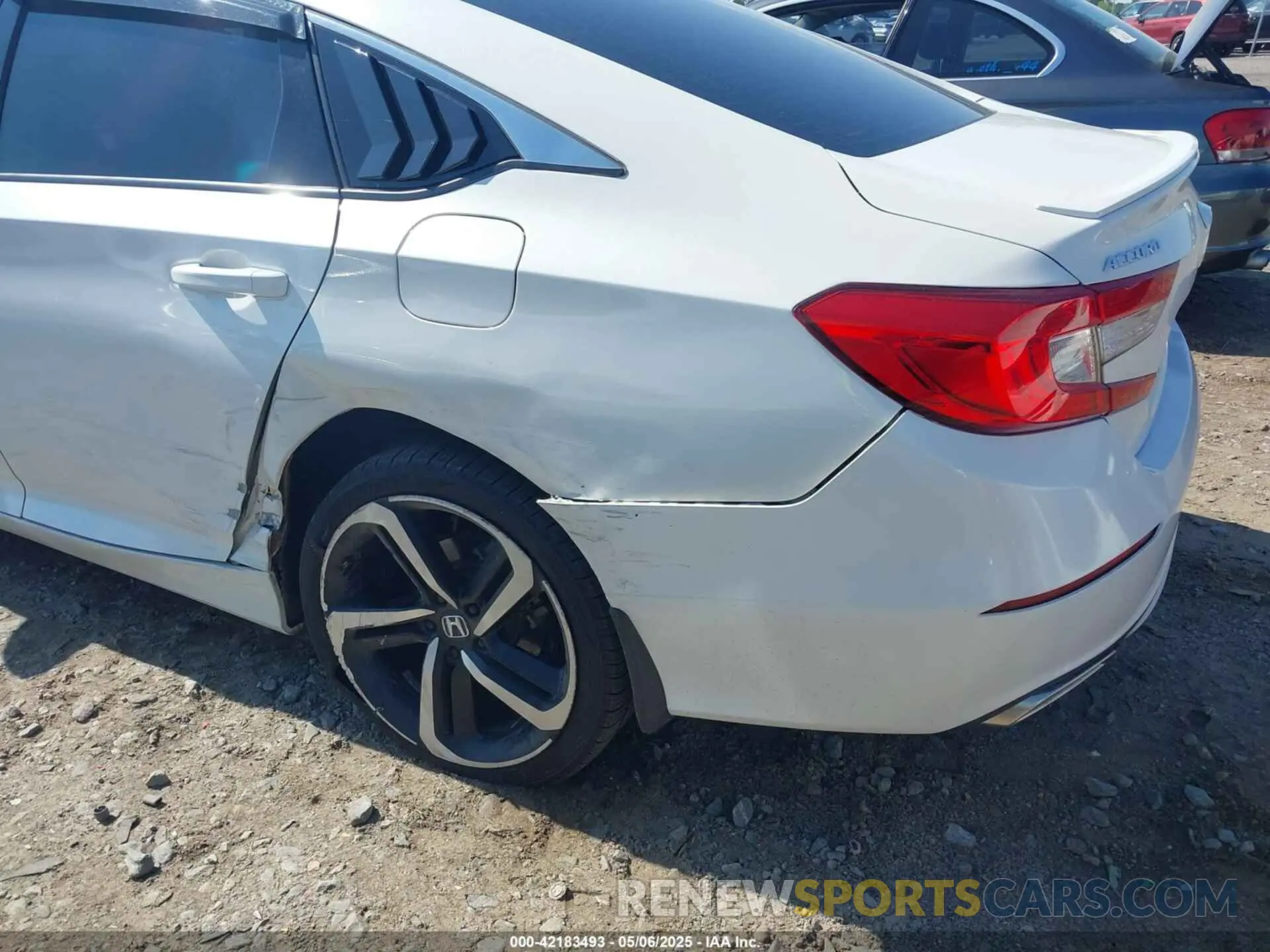 6 Photograph of a damaged car 1HGCV1F32KA031268 HONDA ACCORD 2019
