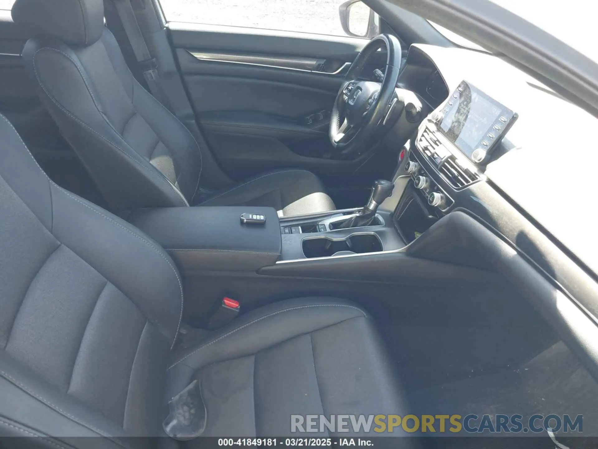 5 Photograph of a damaged car 1HGCV1F32KA176049 HONDA ACCORD 2019