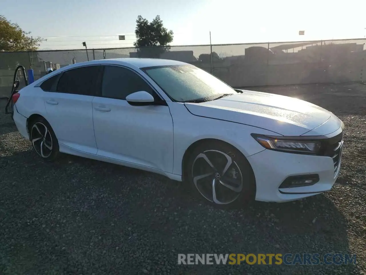 4 Фотография поврежденного автомобиля 1HGCV1F33KA005746 HONDA ACCORD 2019