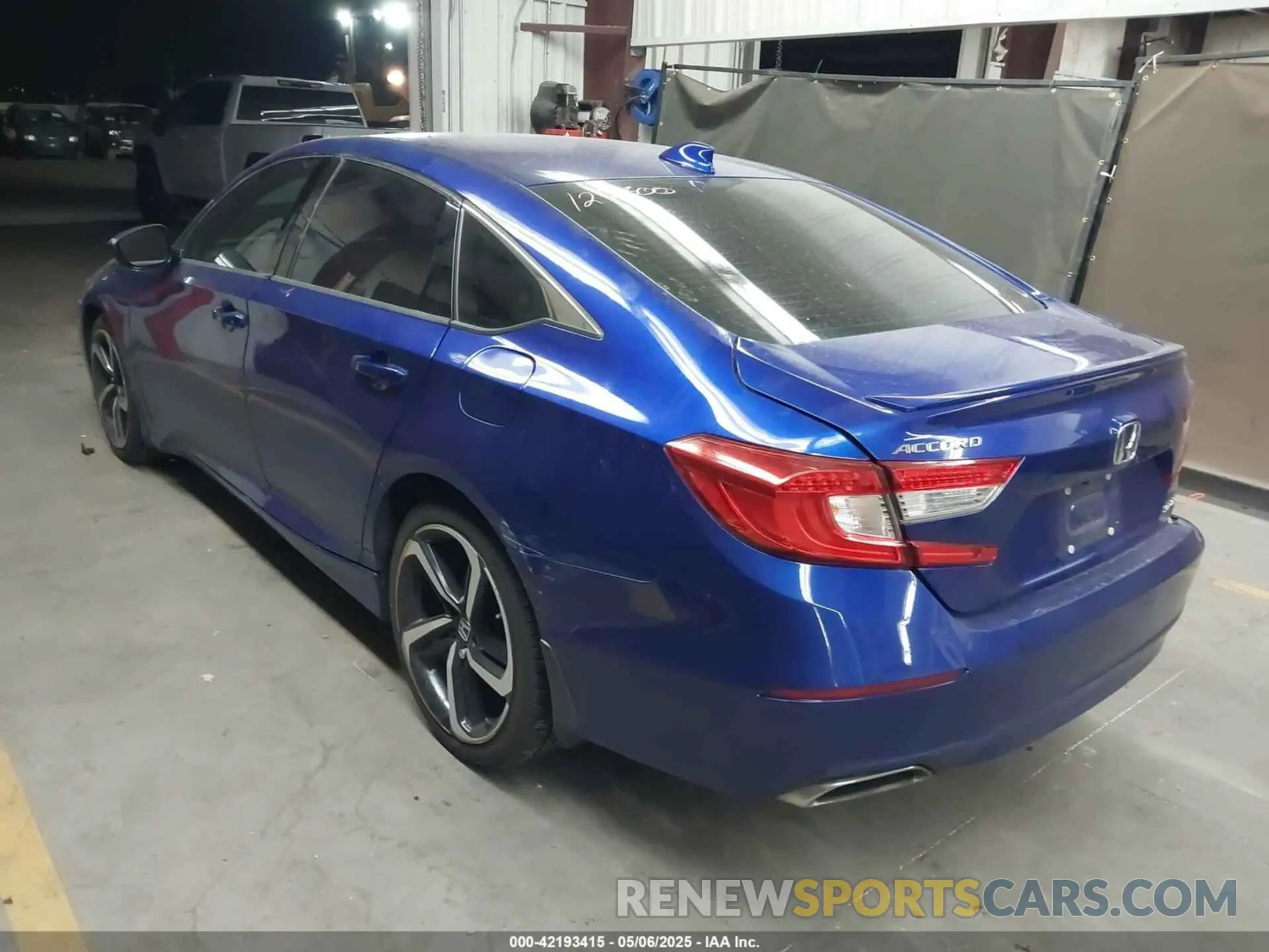 3 Фотография поврежденного автомобиля 1HGCV1F33KA127300 HONDA ACCORD 2019