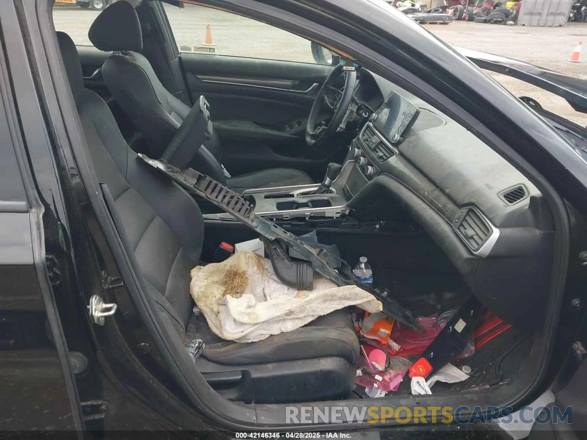 5 Photograph of a damaged car 1HGCV1F34KA027528 HONDA ACCORD 2019