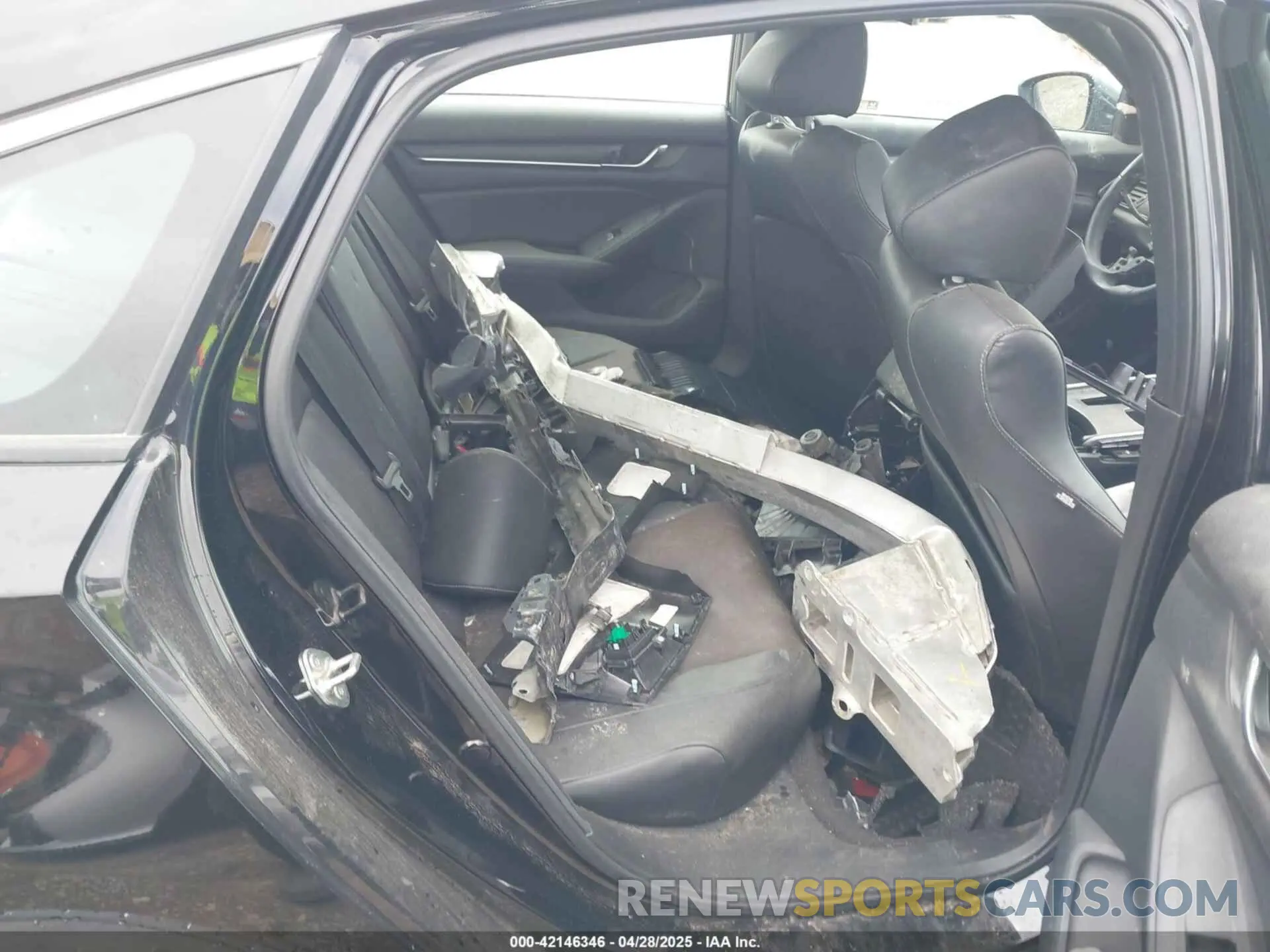 8 Photograph of a damaged car 1HGCV1F34KA027528 HONDA ACCORD 2019