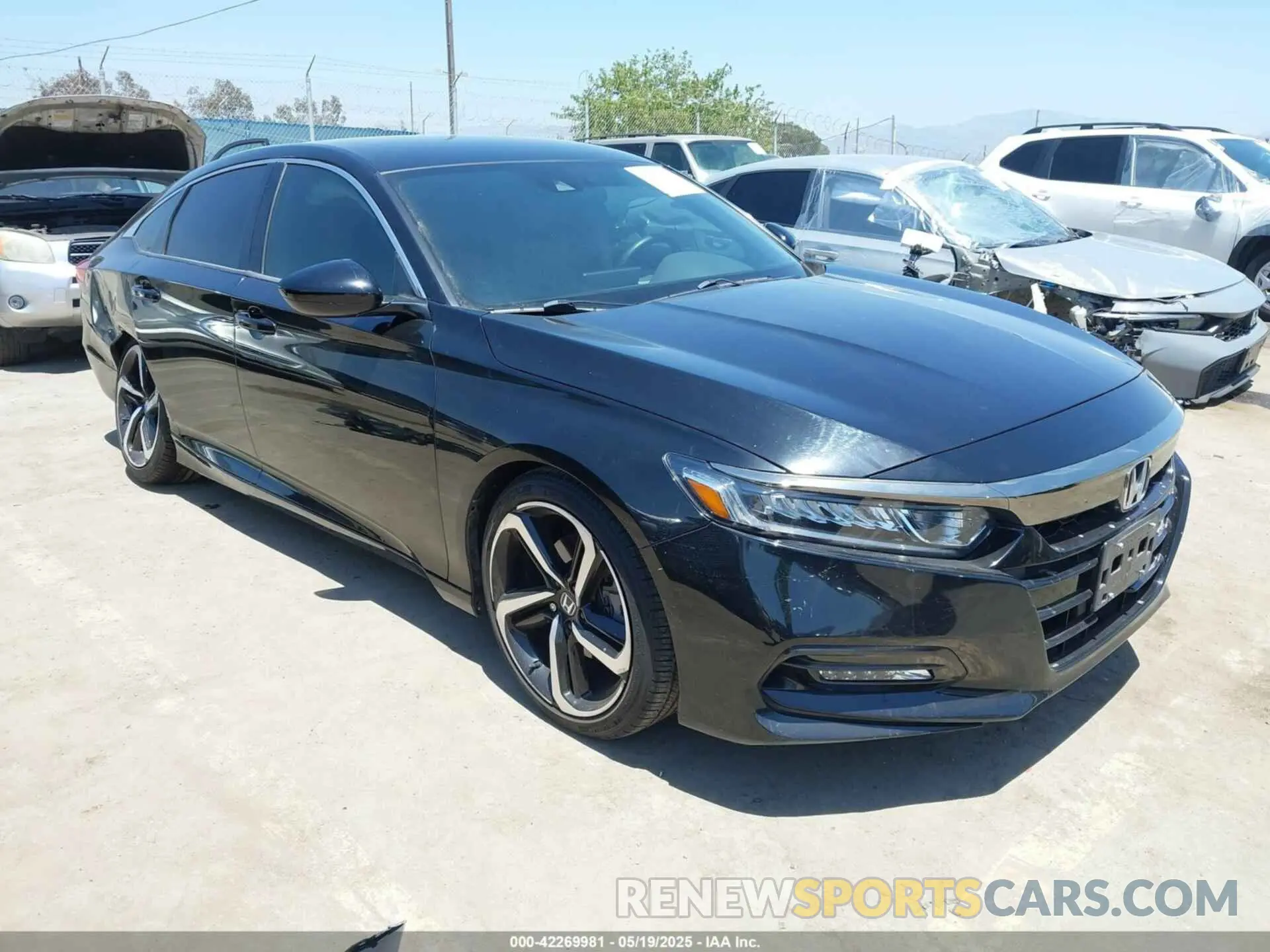 1 Фотография поврежденного автомобиля 1HGCV1F34KA075112 HONDA ACCORD 2019
