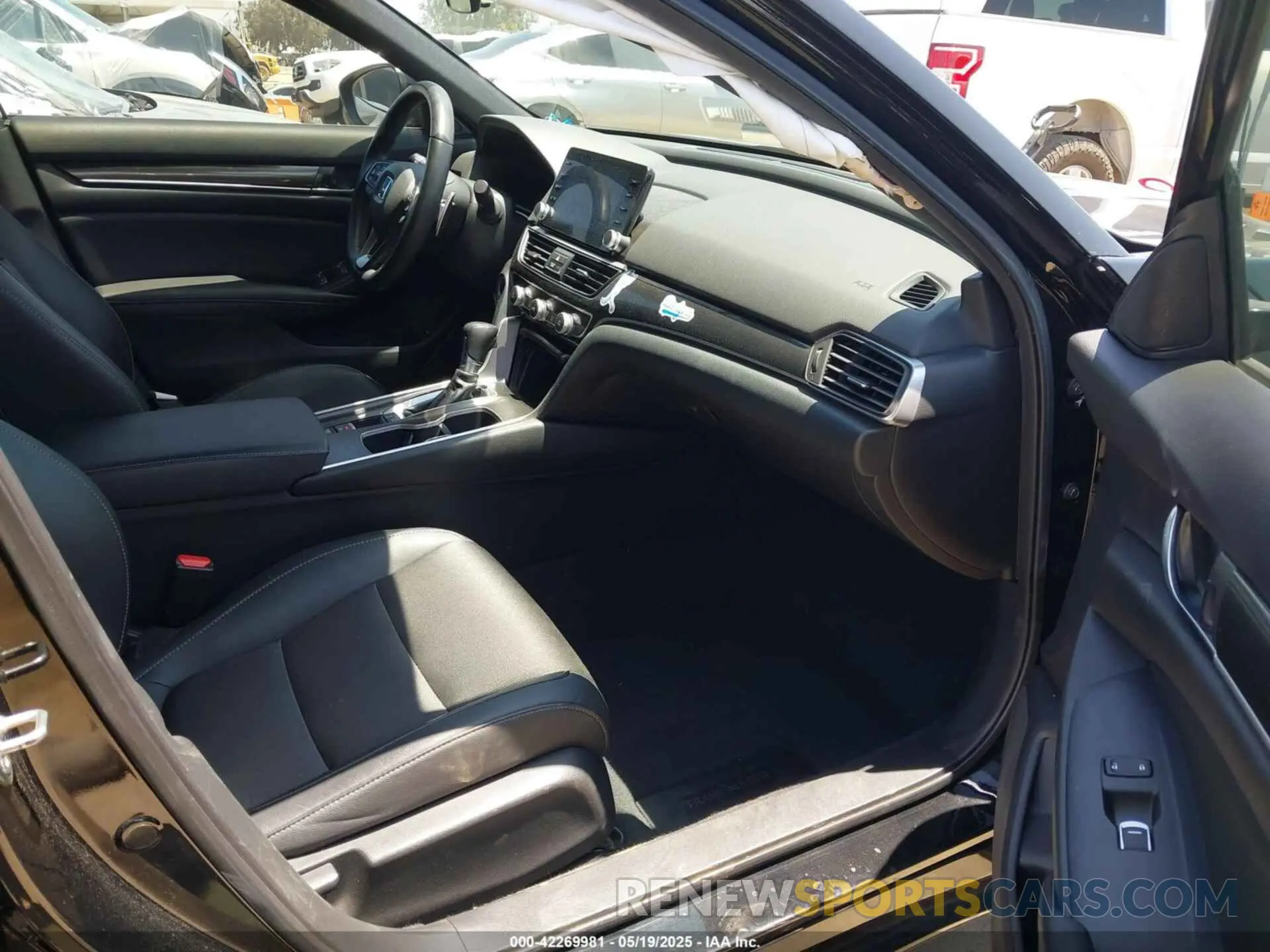 5 Фотография поврежденного автомобиля 1HGCV1F34KA075112 HONDA ACCORD 2019