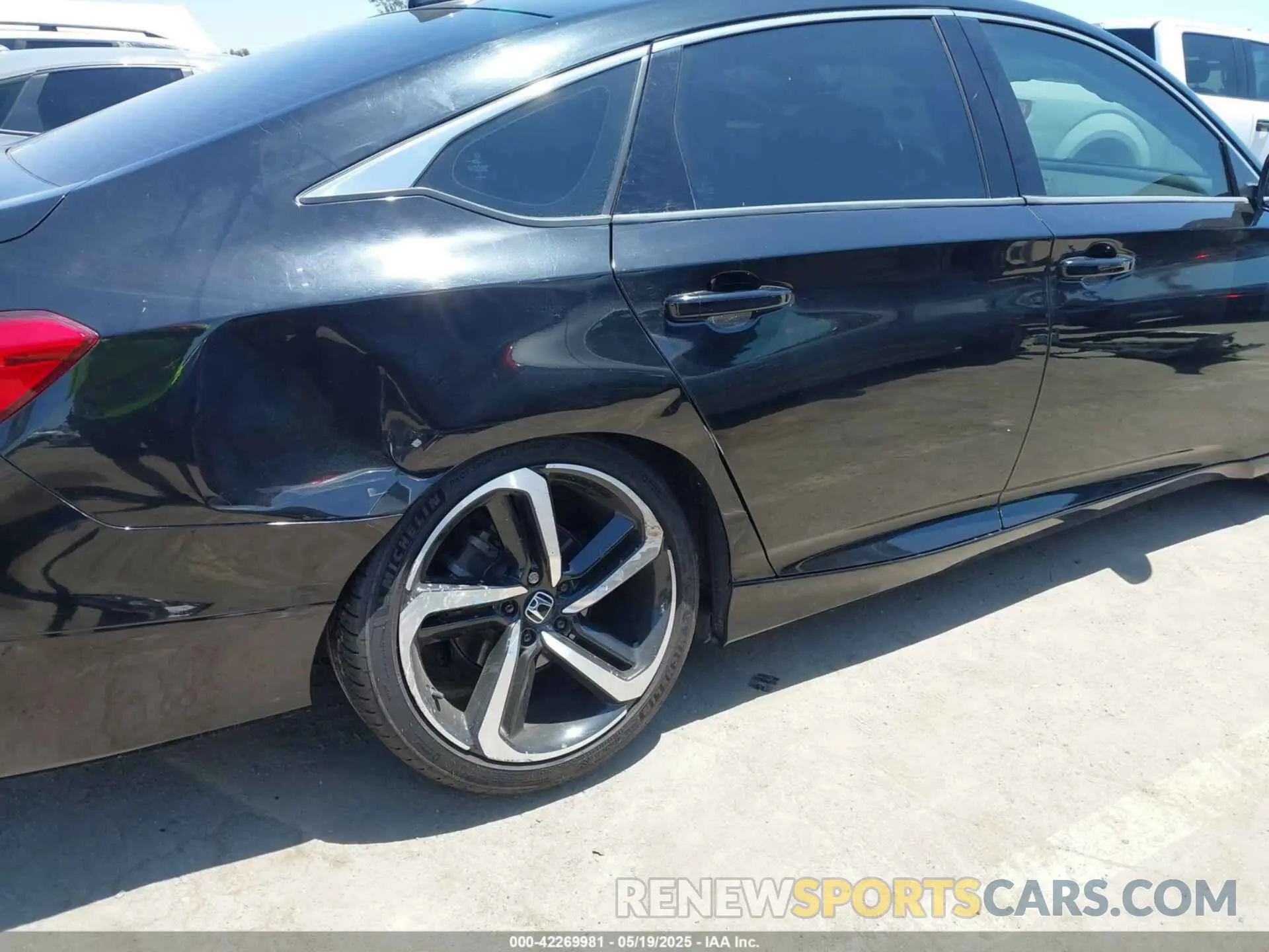 6 Фотография поврежденного автомобиля 1HGCV1F34KA075112 HONDA ACCORD 2019
