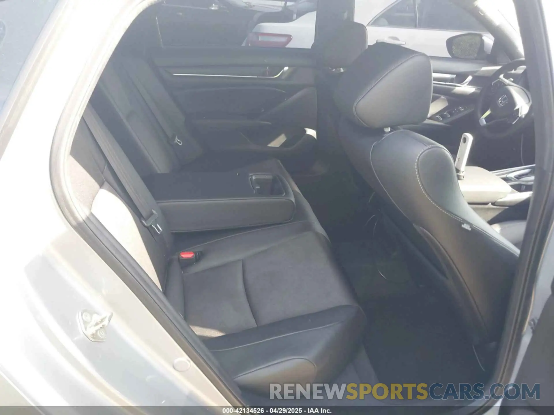 8 Photograph of a damaged car 1HGCV1F34KA089432 HONDA ACCORD 2019