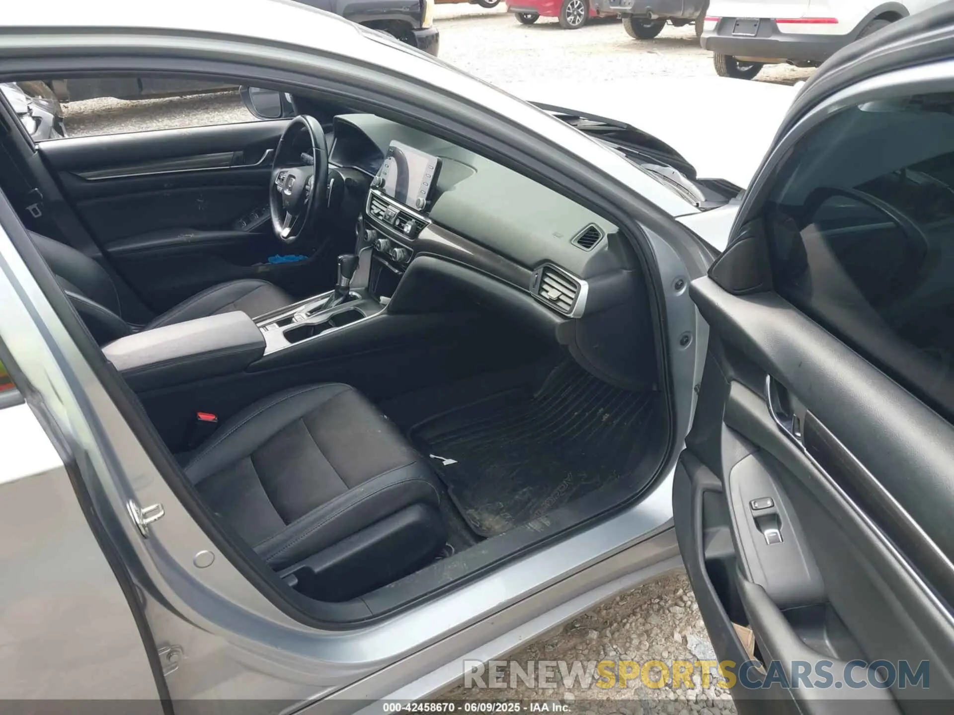 5 Photograph of a damaged car 1HGCV1F34KA177526 HONDA ACCORD 2019