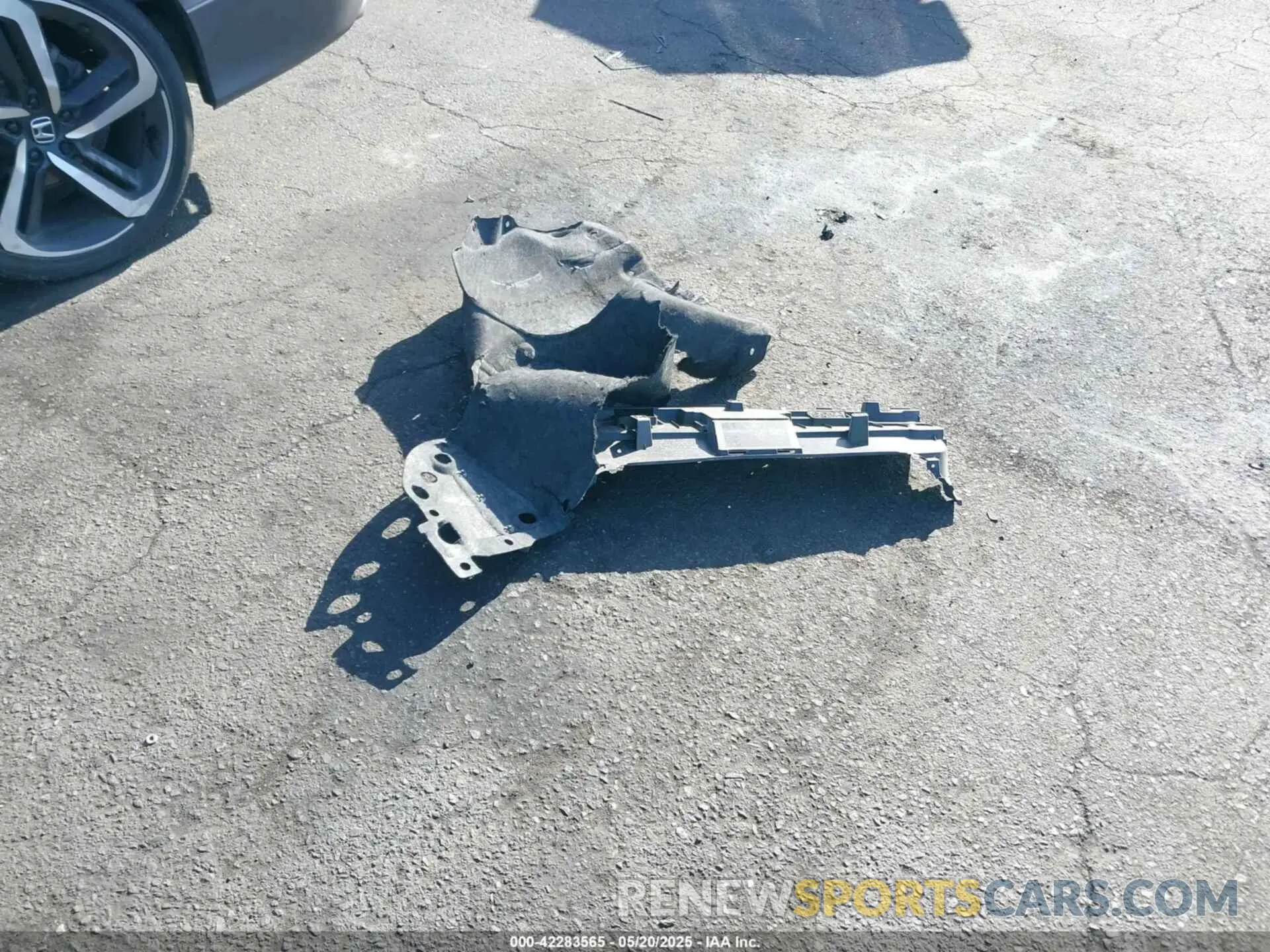 12 Фотография поврежденного автомобиля 1HGCV1F35KA018546 HONDA ACCORD 2019