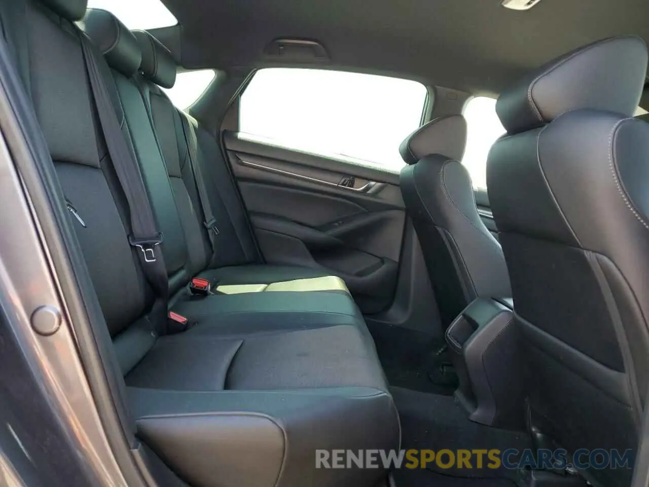 10 Photograph of a damaged car 1HGCV1F35KA024556 HONDA ACCORD 2019