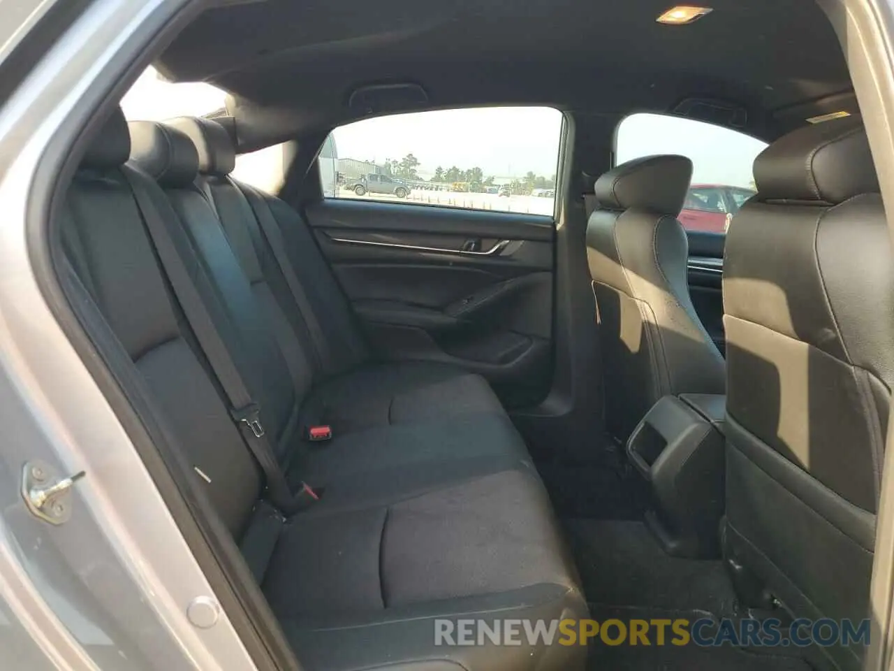 10 Photograph of a damaged car 1HGCV1F35KA046086 HONDA ACCORD 2019