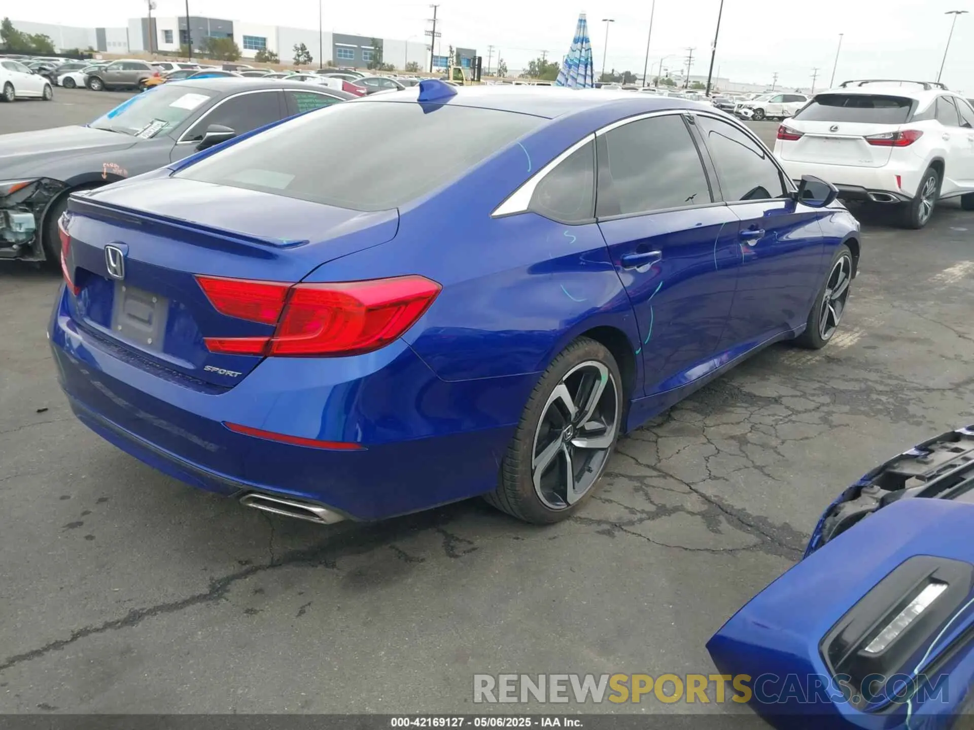 4 Фотография поврежденного автомобиля 1HGCV1F35KA083073 HONDA ACCORD 2019