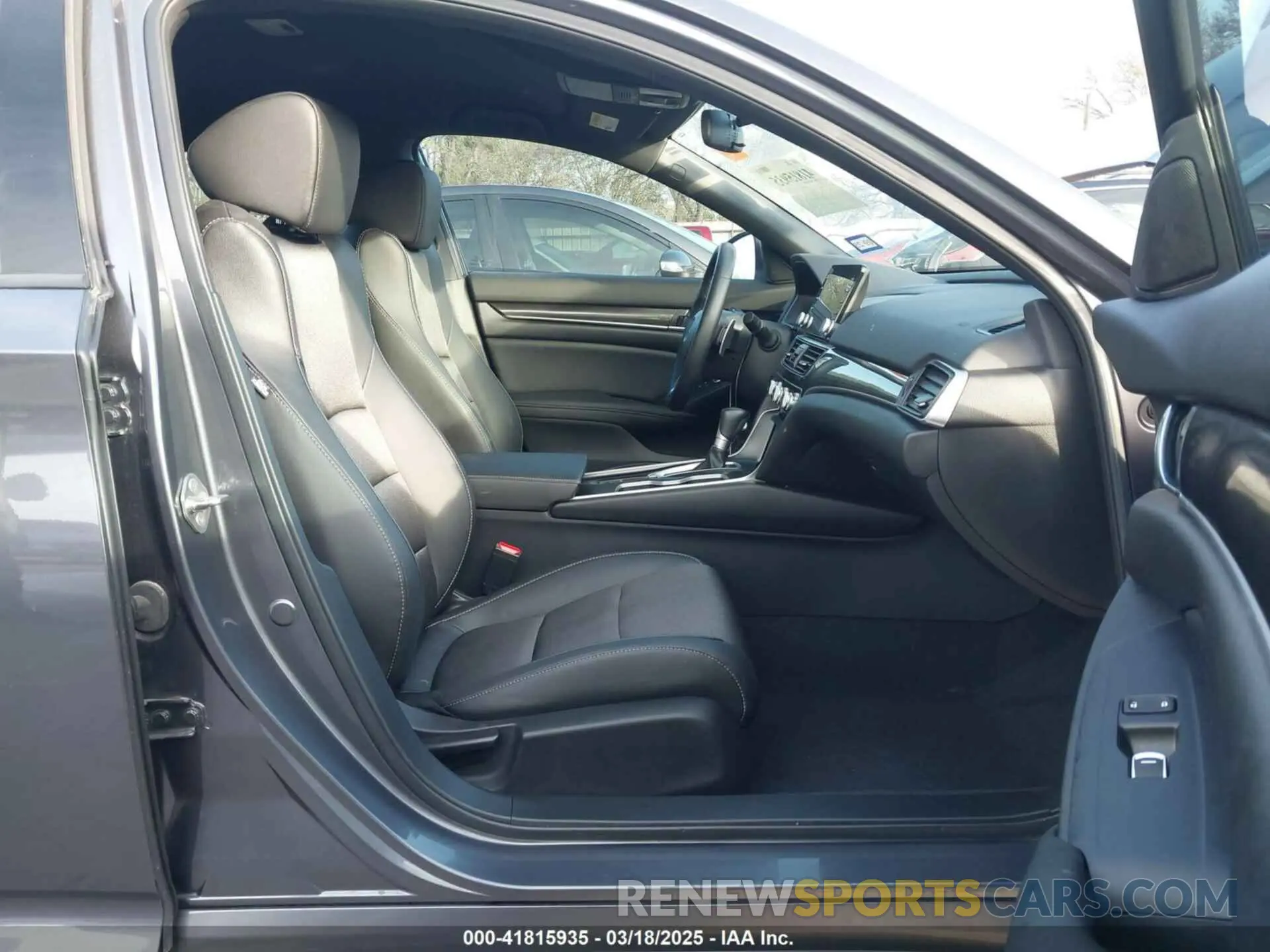5 Photograph of a damaged car 1HGCV1F35KA092419 HONDA ACCORD 2019