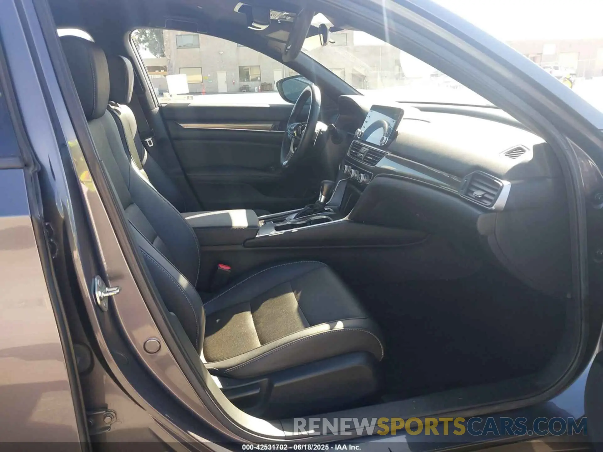5 Photograph of a damaged car 1HGCV1F35KA098575 HONDA ACCORD 2019