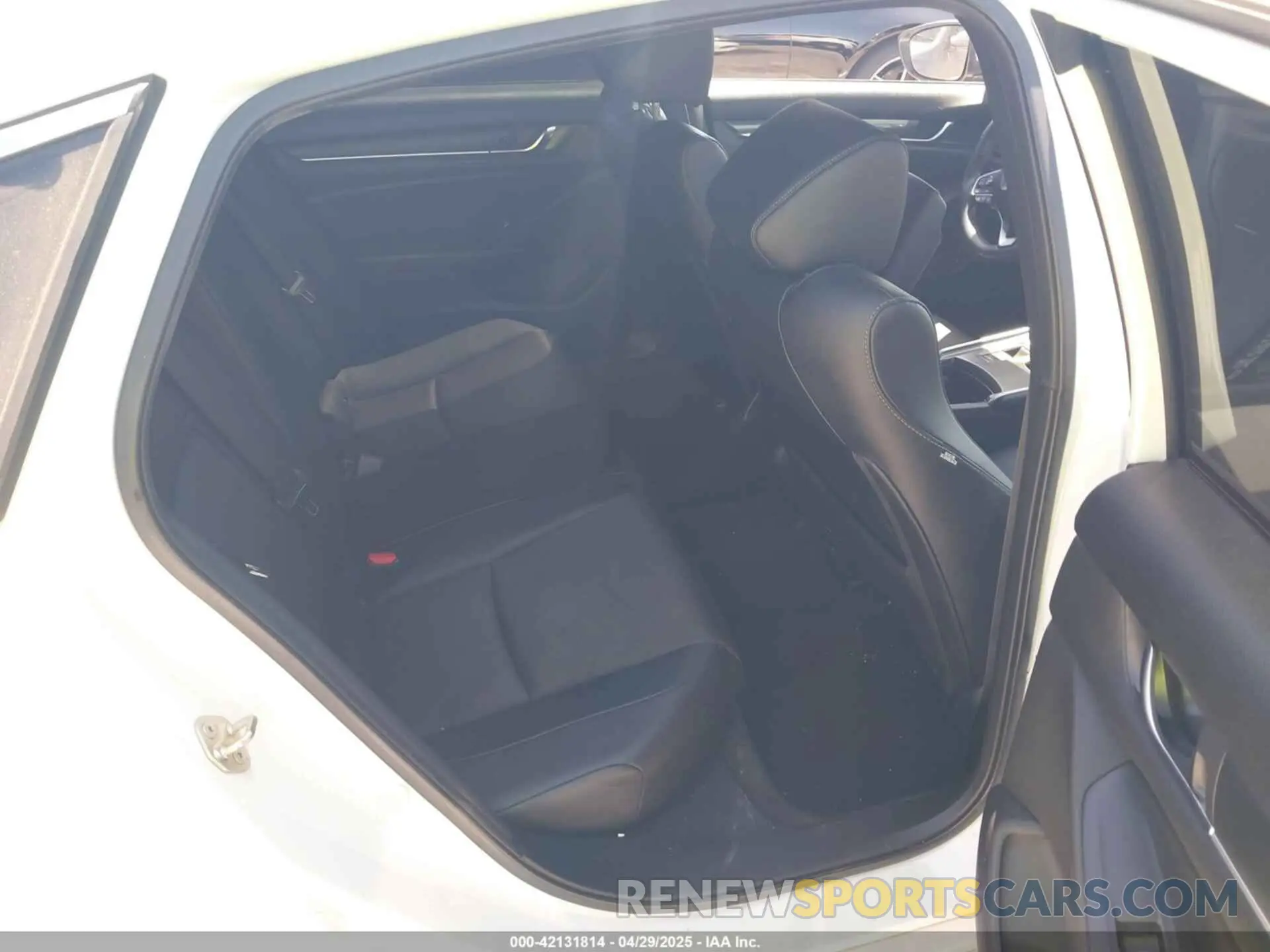 8 Photograph of a damaged car 1HGCV1F35KA107033 HONDA ACCORD 2019